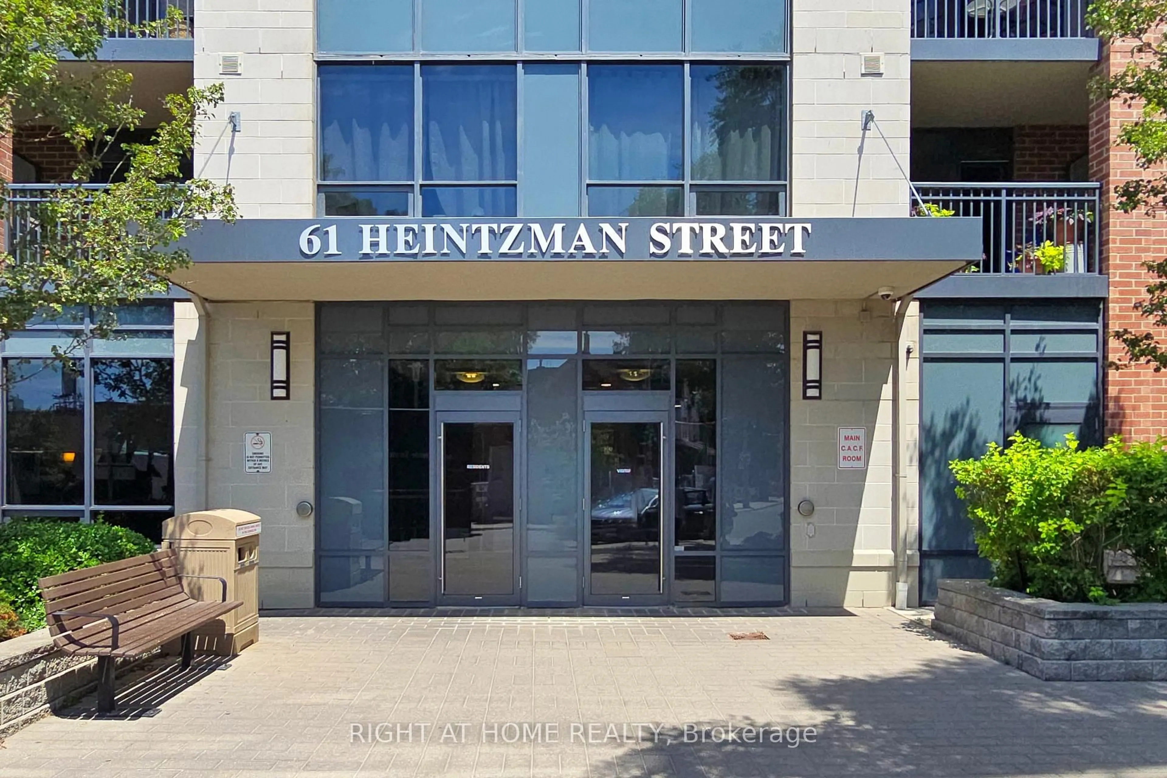 Indoor foyer for 61 Heintzman St #413, Toronto Ontario M6P 5A2