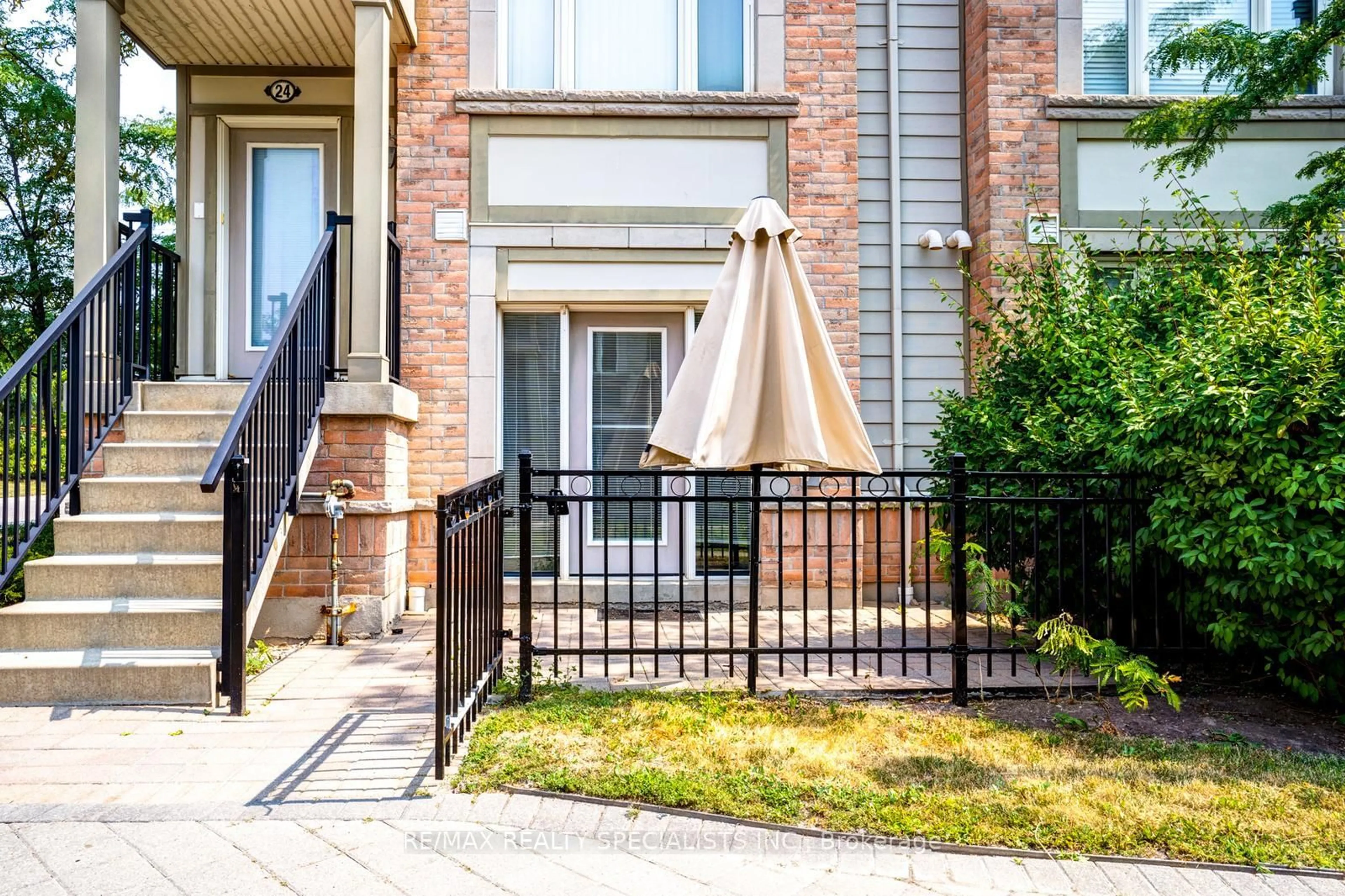 Patio, street for 5650 Winston Churchill Blvd #22, Mississauga Ontario L5M 0L8