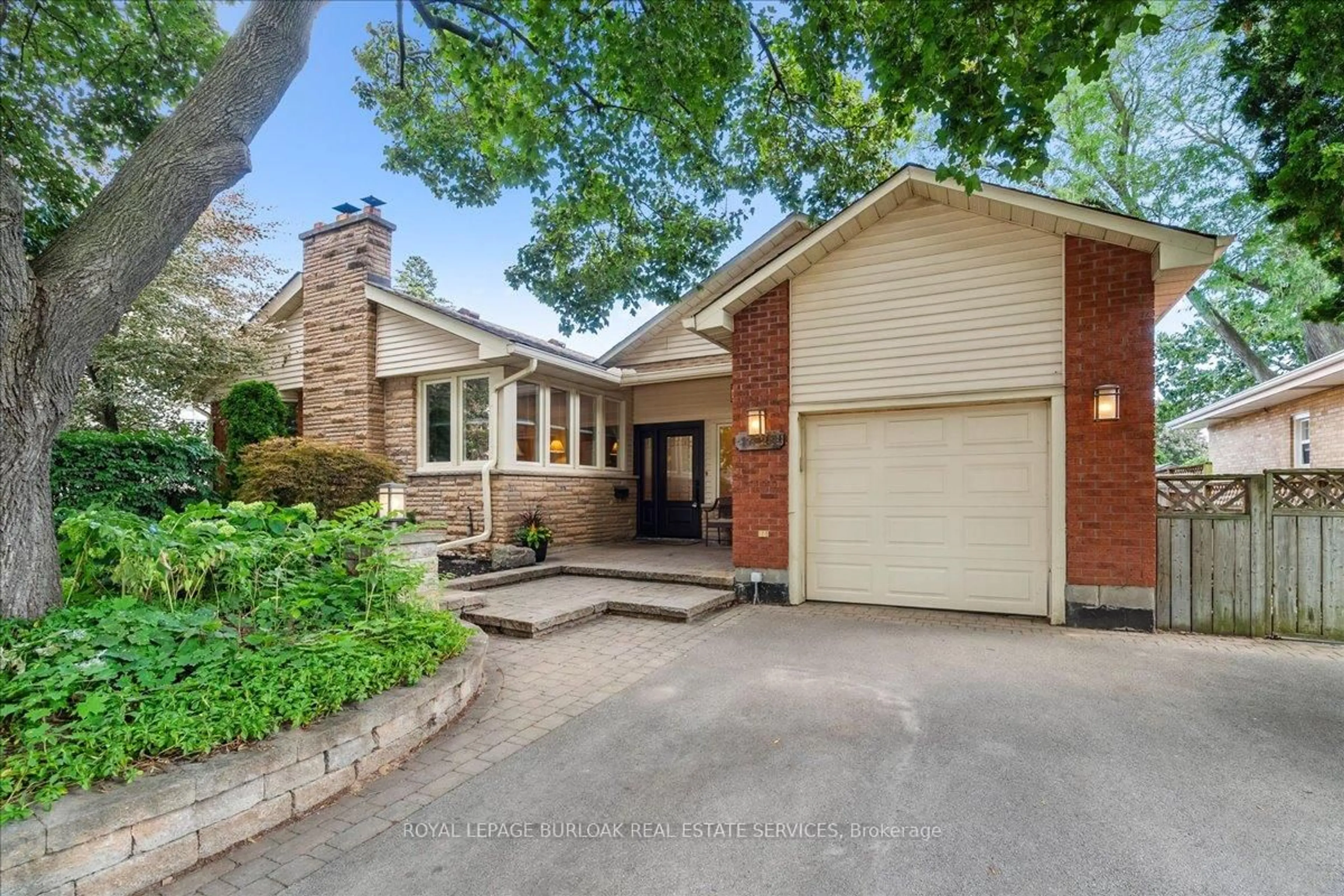 Home with brick exterior material, street for 1424 Alfred Cres, Burlington Ontario L7S 1K7