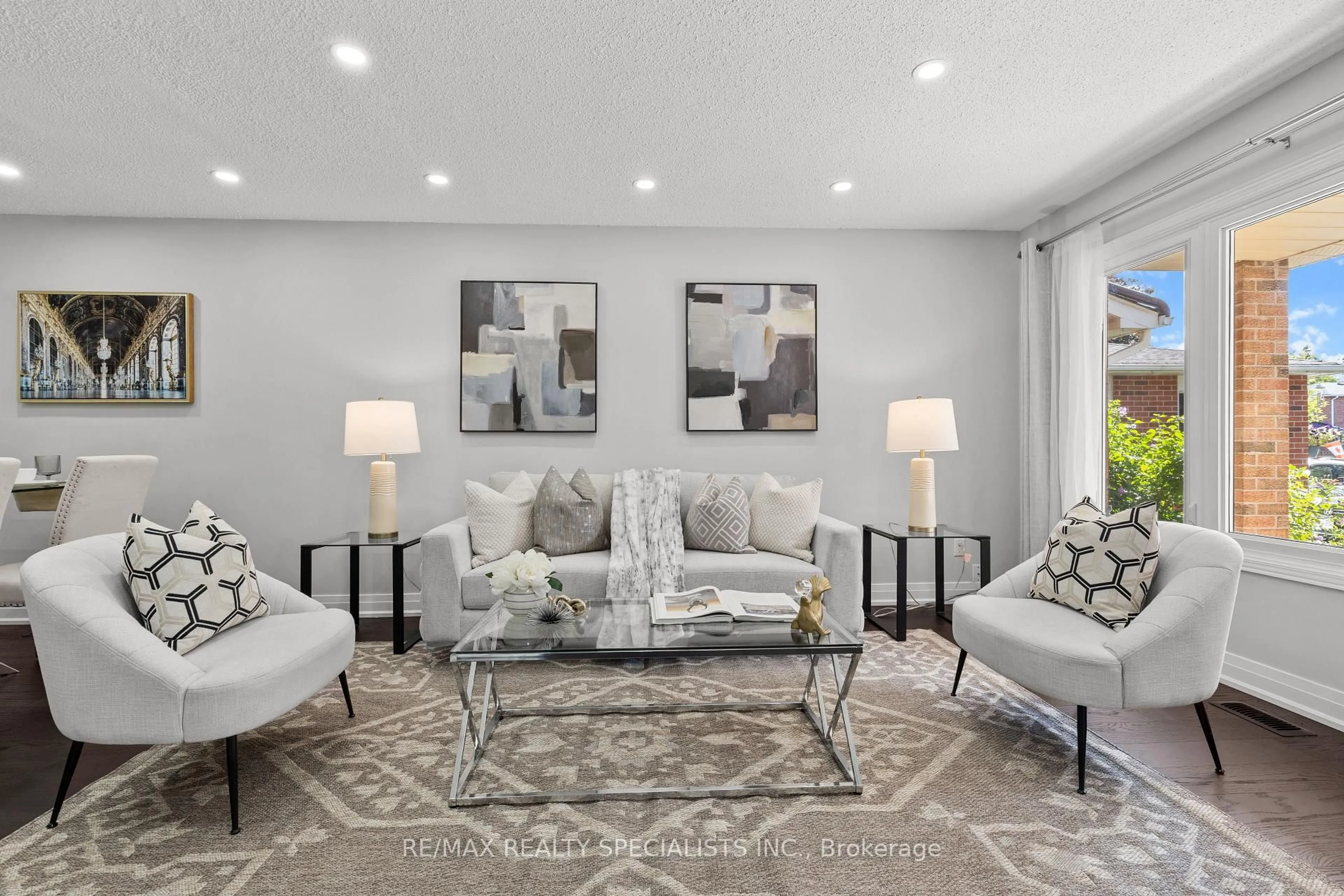 Living room with furniture, unknown for 2393 Hargood Pl, Mississauga Ontario L5M 3G2