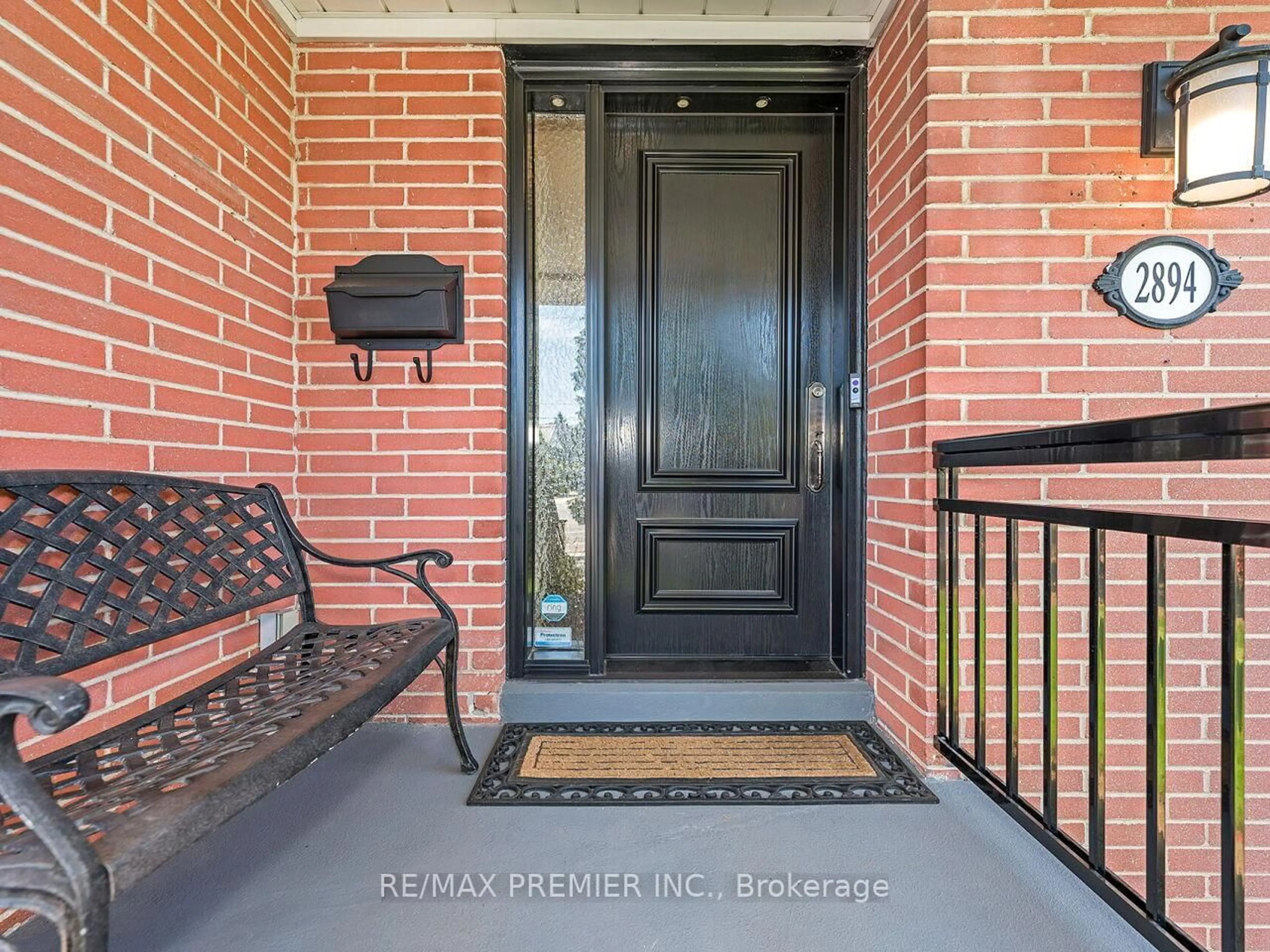 Indoor entryway for 2894 Weston Rd, Toronto Ontario M9M 2S5