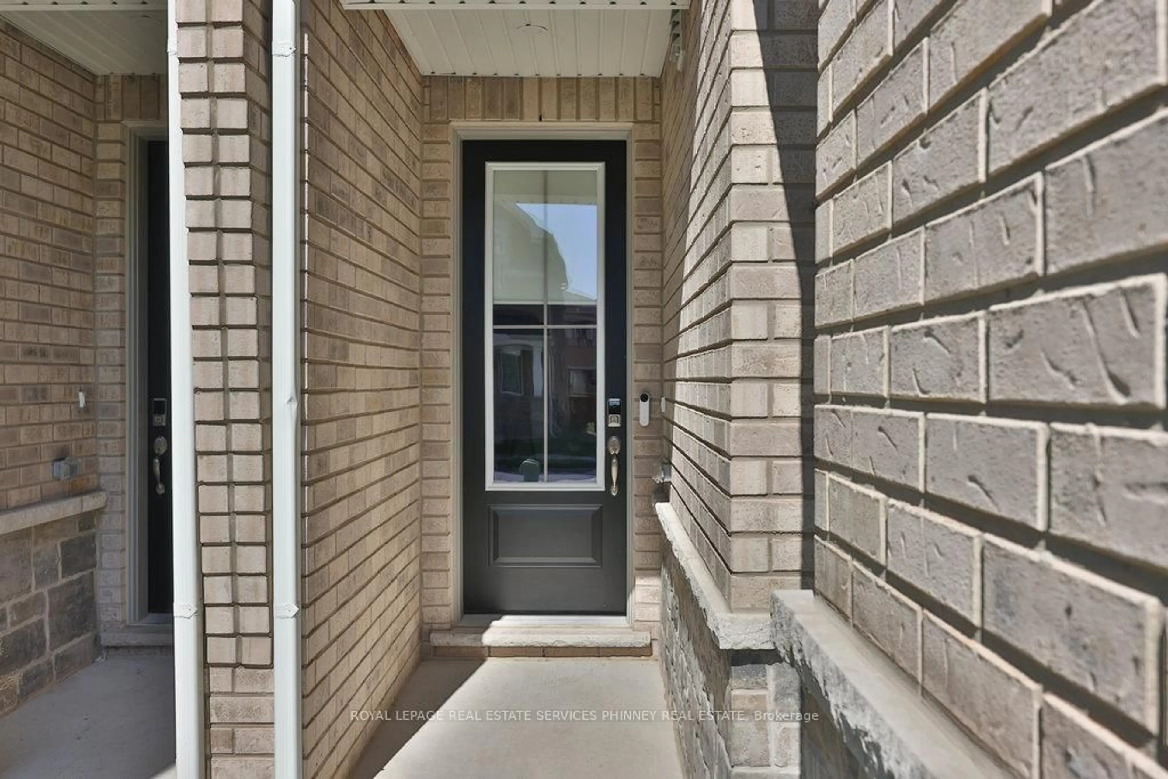 Indoor entryway for 1841 Thames Circ, Milton Ontario L9E 2A4