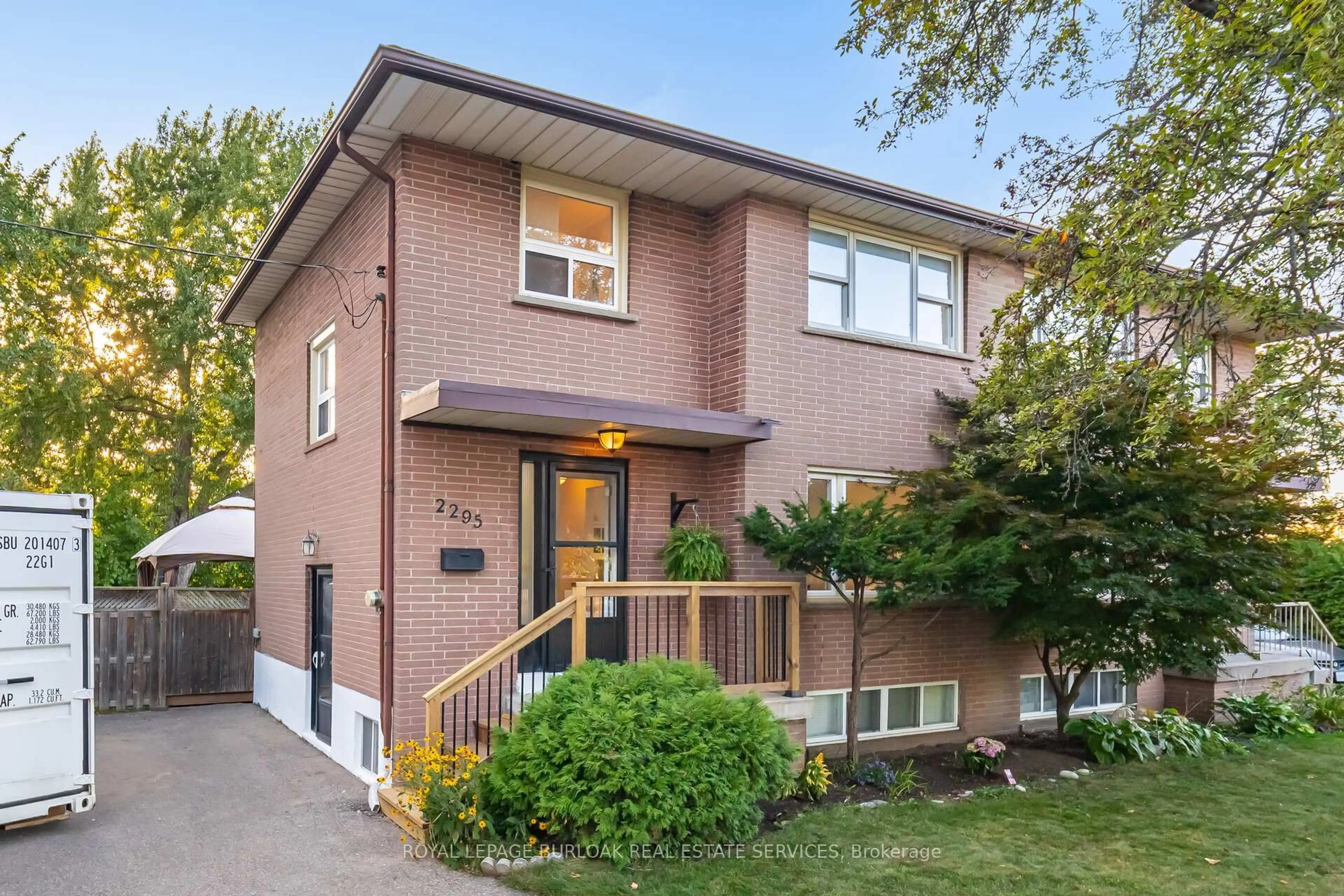 Home with brick exterior material, street for 2295 Barclay Rd, Burlington Ontario L7R 2B7