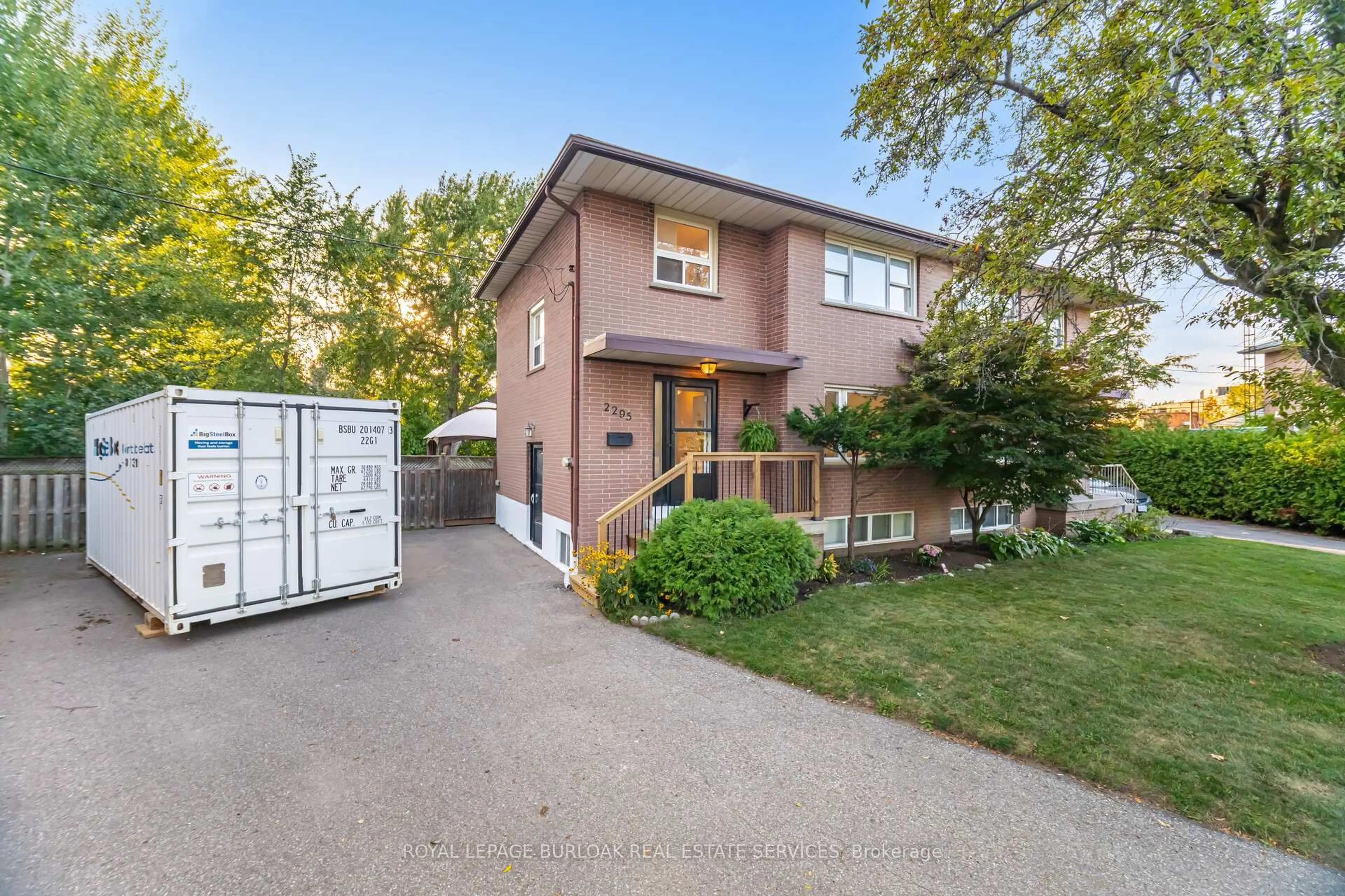 Home with brick exterior material, street for 2295 Barclay Rd, Burlington Ontario L7R 2B7
