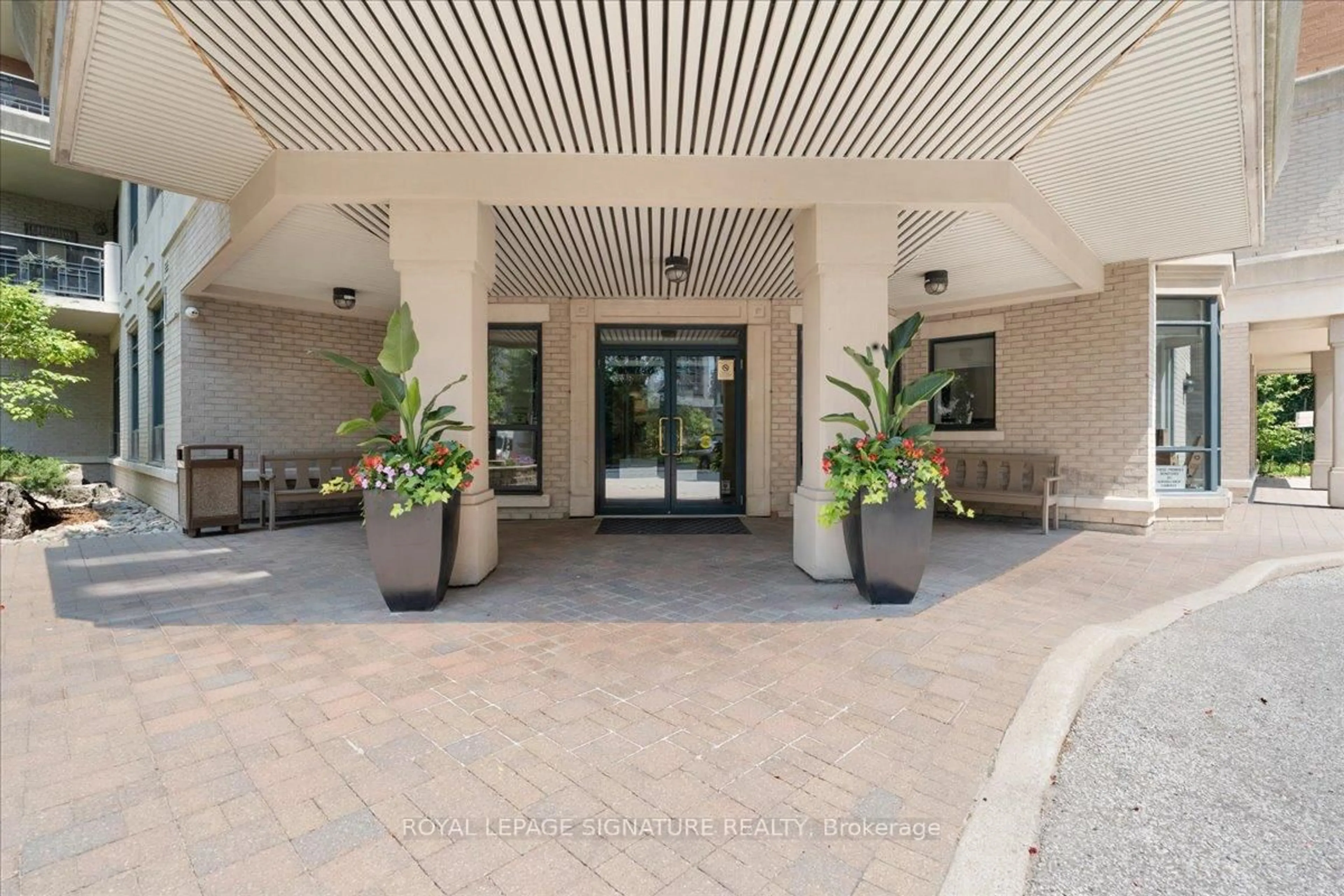Unknown for 1 Lomond Dr #802, Toronto Ontario M8X 2Z3
