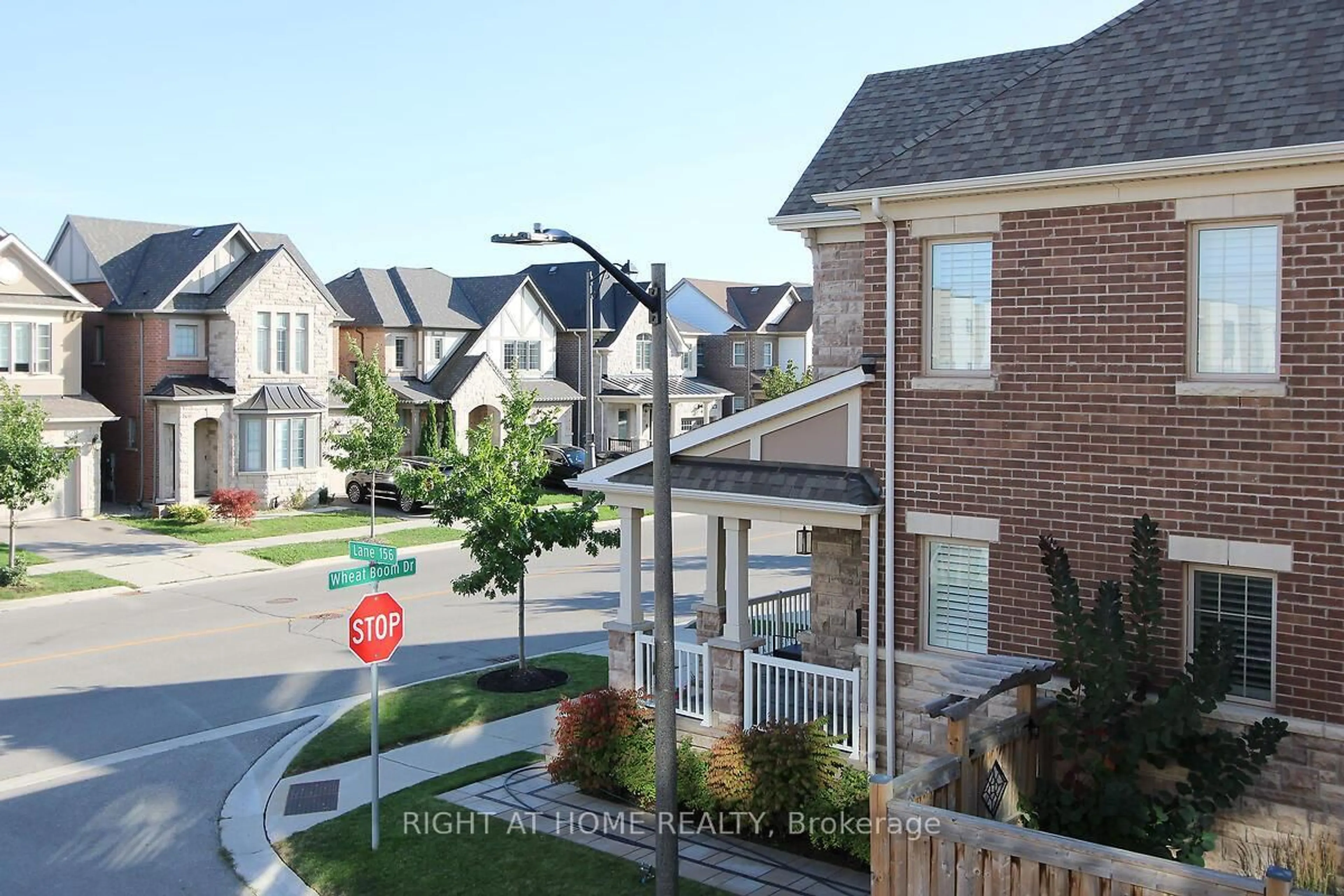 A pic from outside/outdoor area/front of a property/back of a property/a pic from drone, unknown for 3092 Ernest Appelbe Blvd, Oakville Ontario L6H 0M1