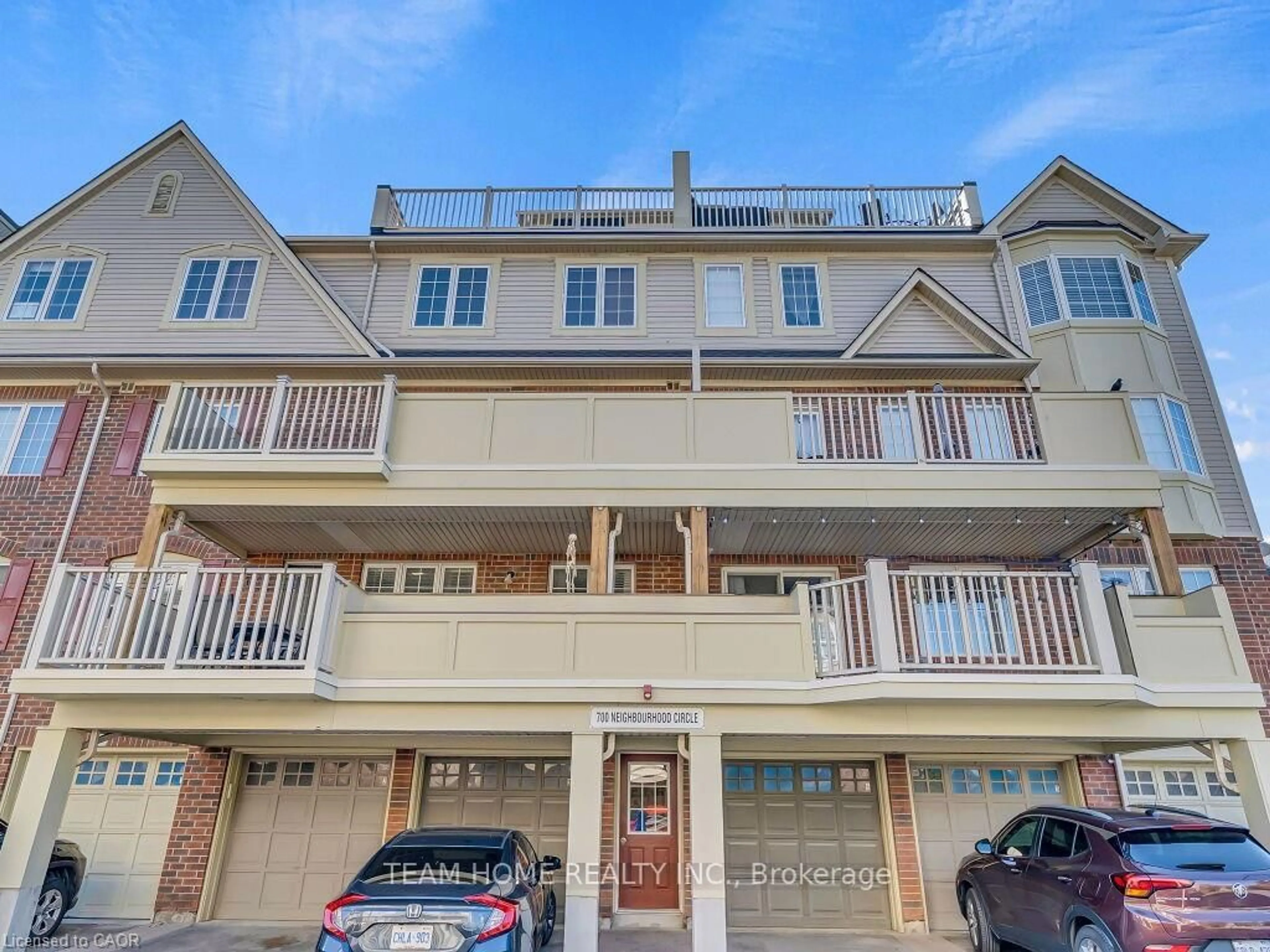 A pic from outside/outdoor area/front of a property/back of a property/a pic from drone, street for 700 Neighbourhood Circ #1, Mississauga Ontario L5B 0A6