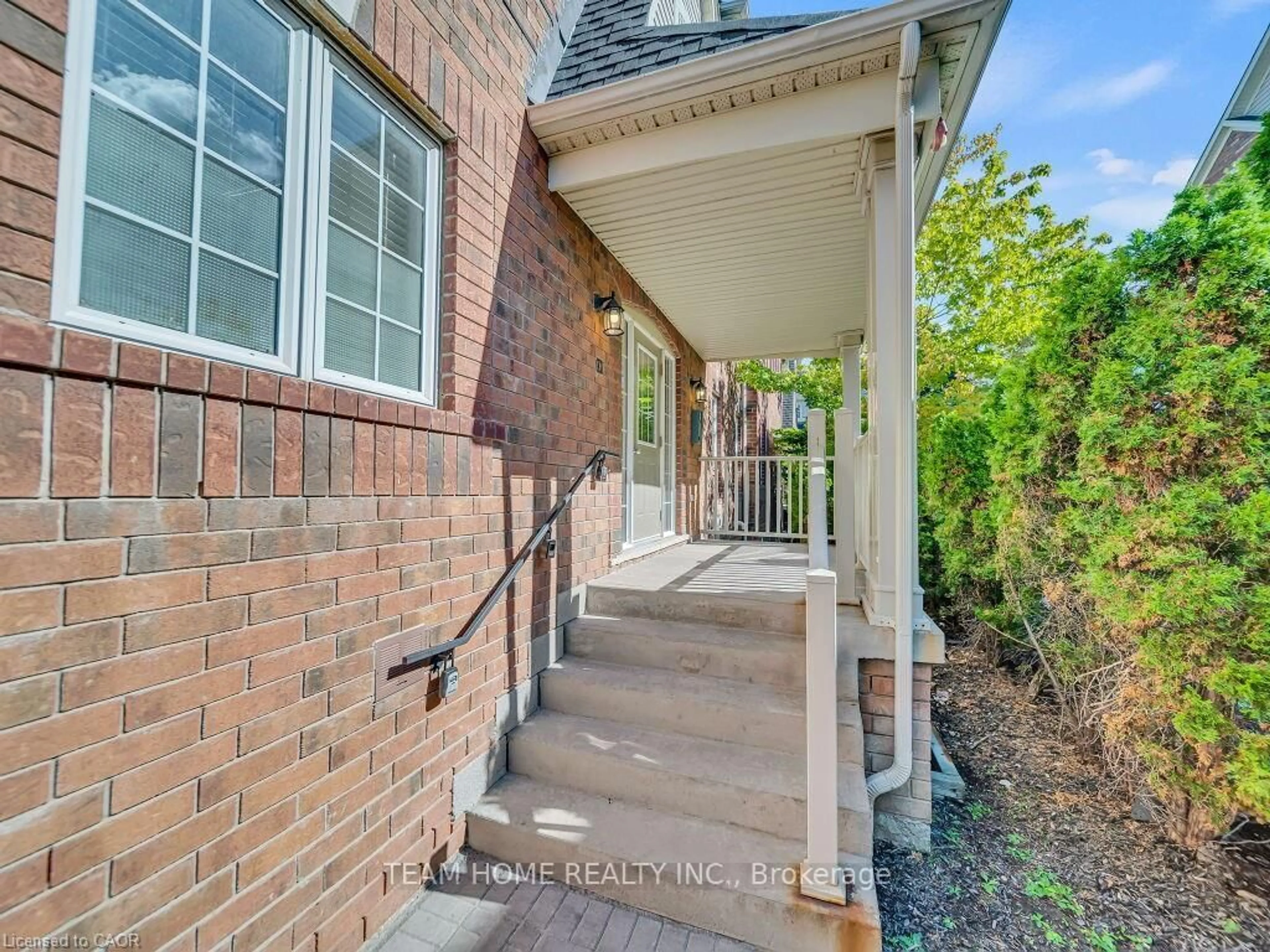 Home with brick exterior material, street for 700 Neighbourhood Circ #1, Mississauga Ontario L5B 0A6