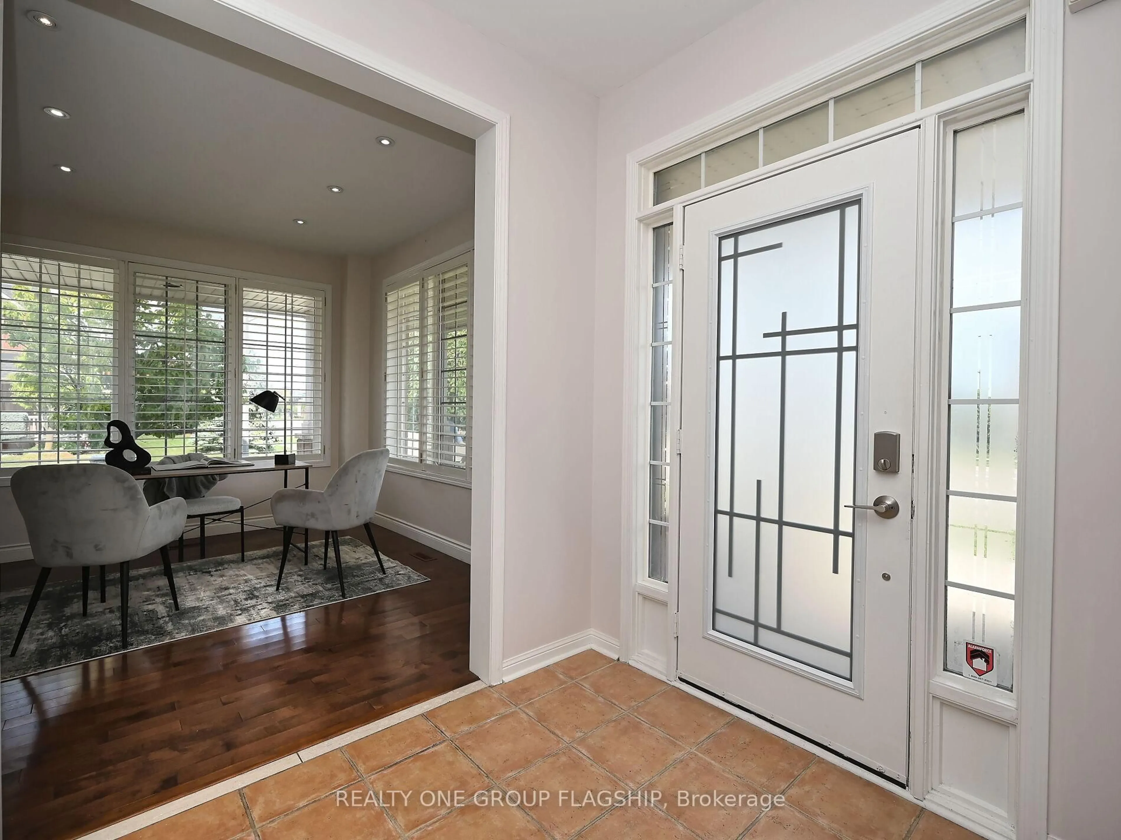 Indoor entryway for 3855 Thomas St, Mississauga Ontario L5M 7A6