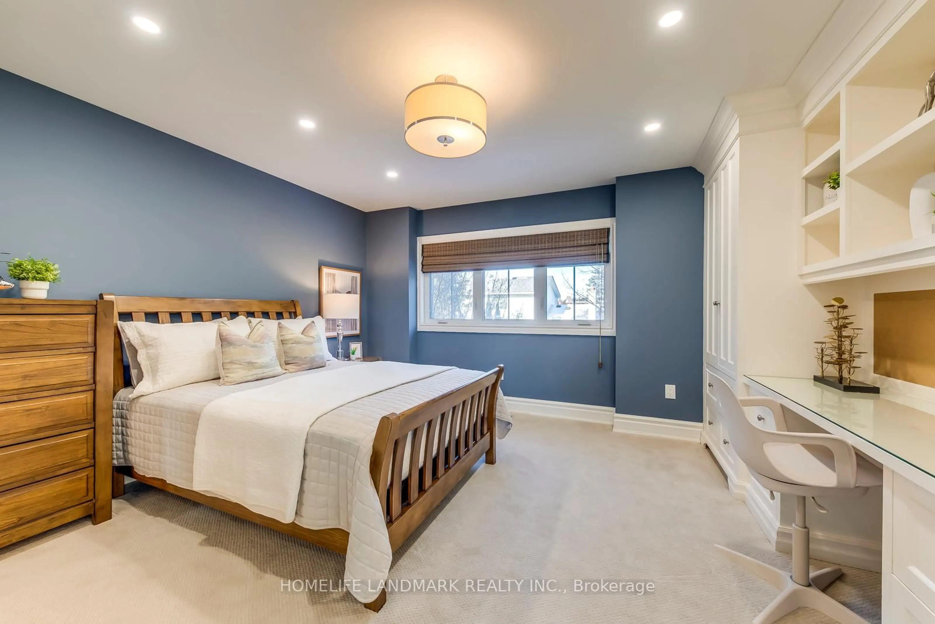 Bedroom with bed, unknown for 214 Waneta Dr, Oakville Ontario L6K 2T5