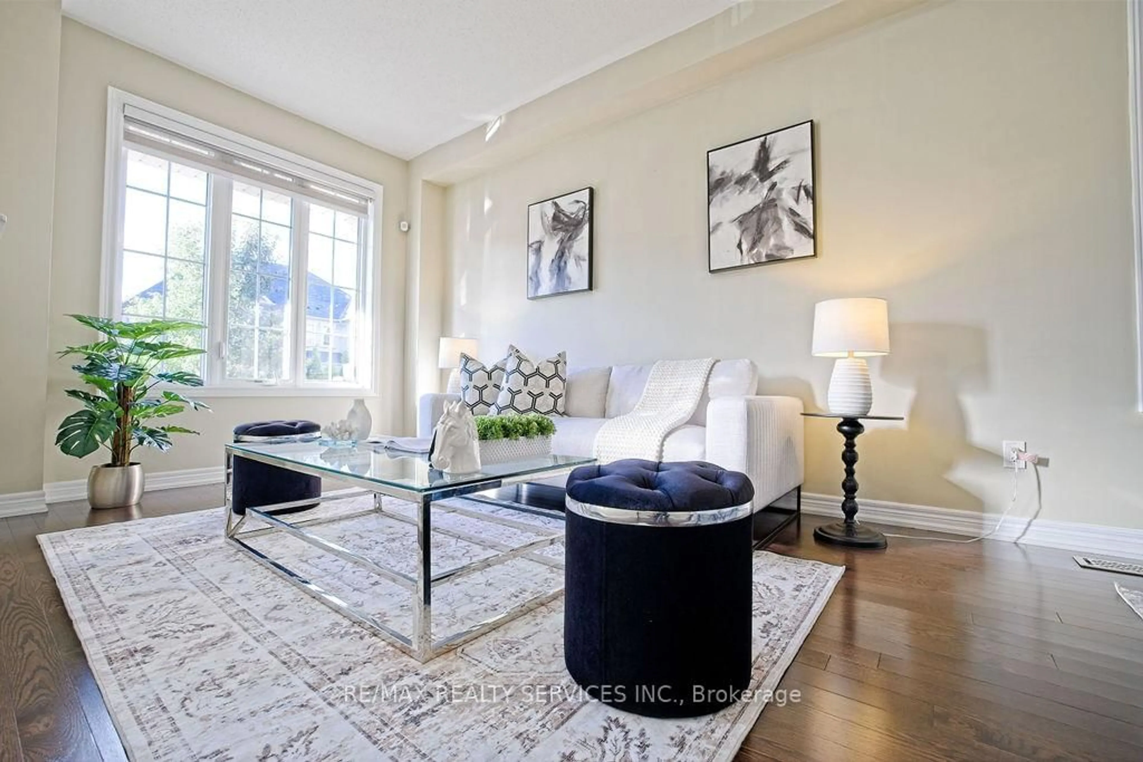 Living room with furniture, unknown for 11 Trentonian St, Brampton Ontario L6R 3W2