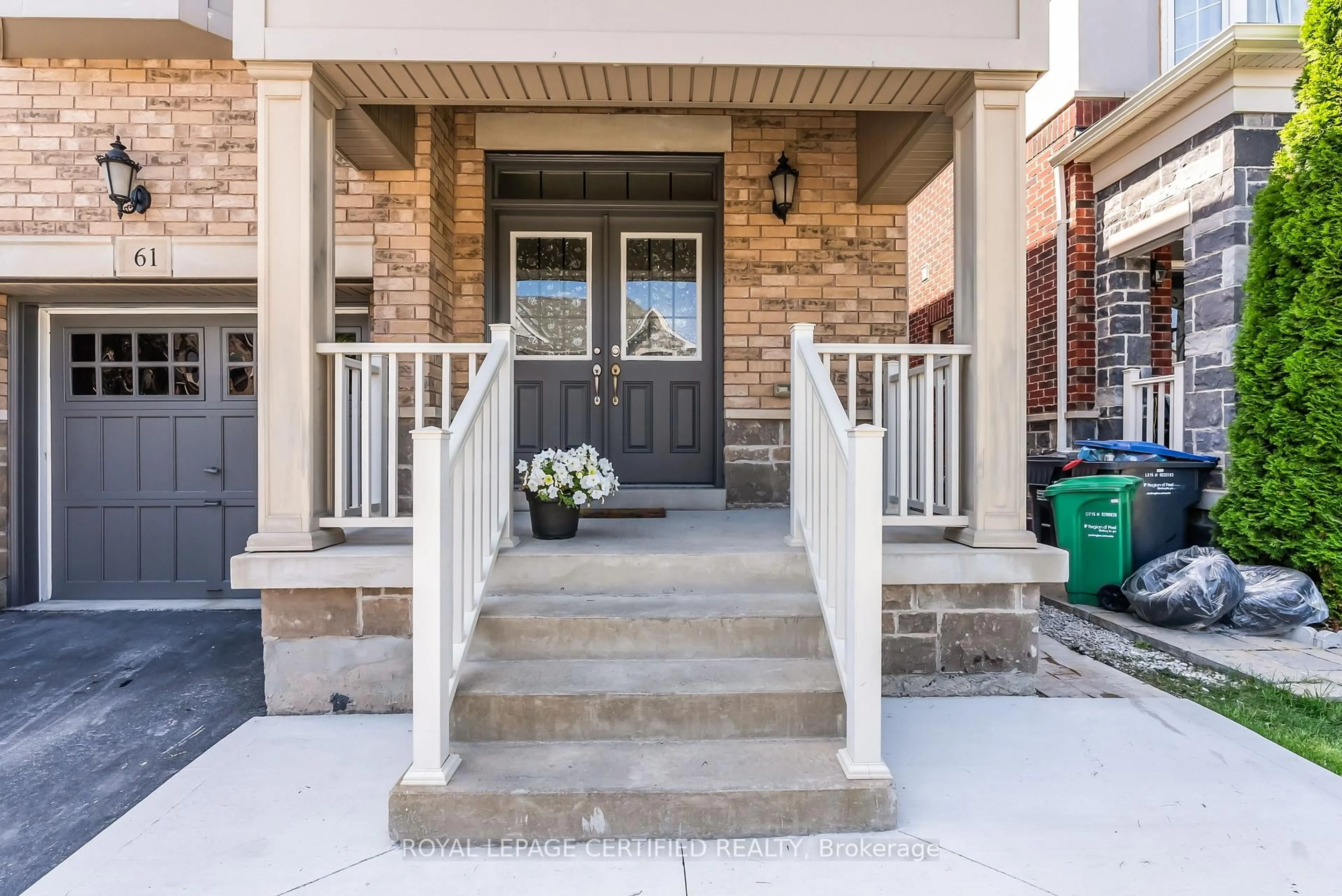 Indoor entryway for 61 Dunley Cres, Brampton Ontario L6X 5G8