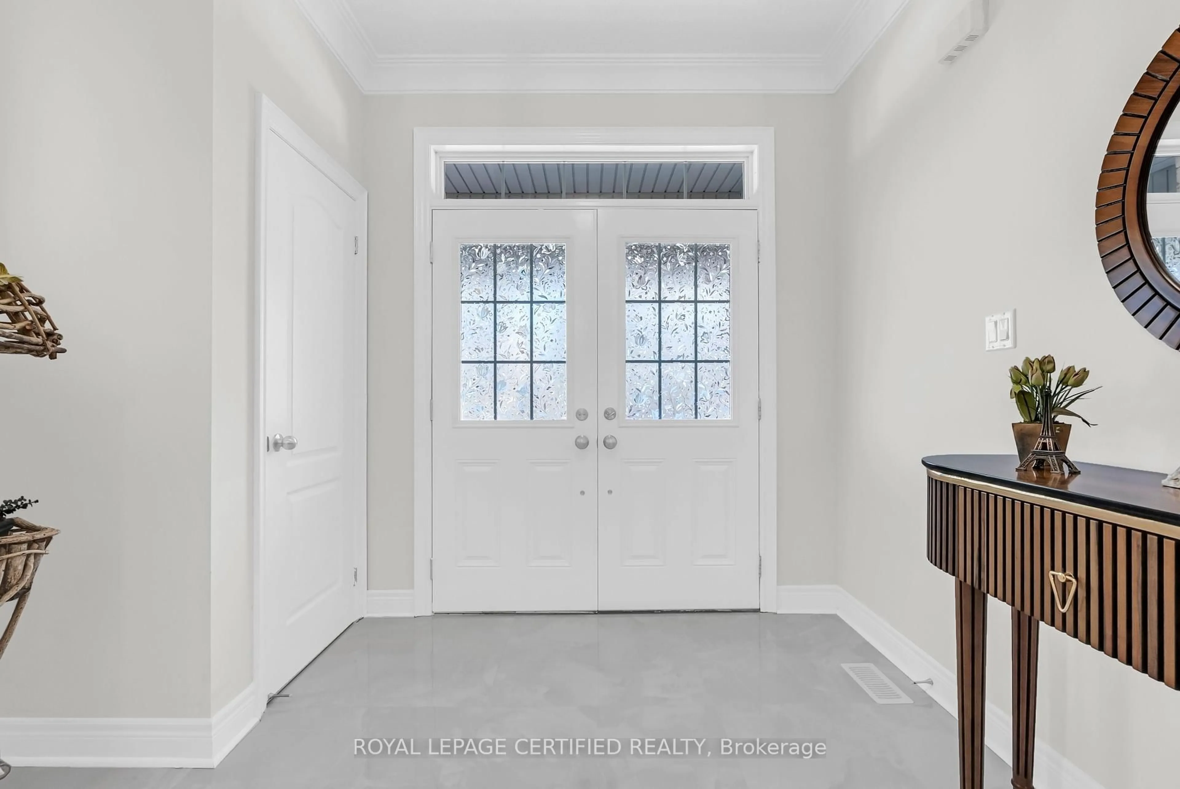 Indoor entryway for 61 Dunley Cres, Brampton Ontario L6X 5G8