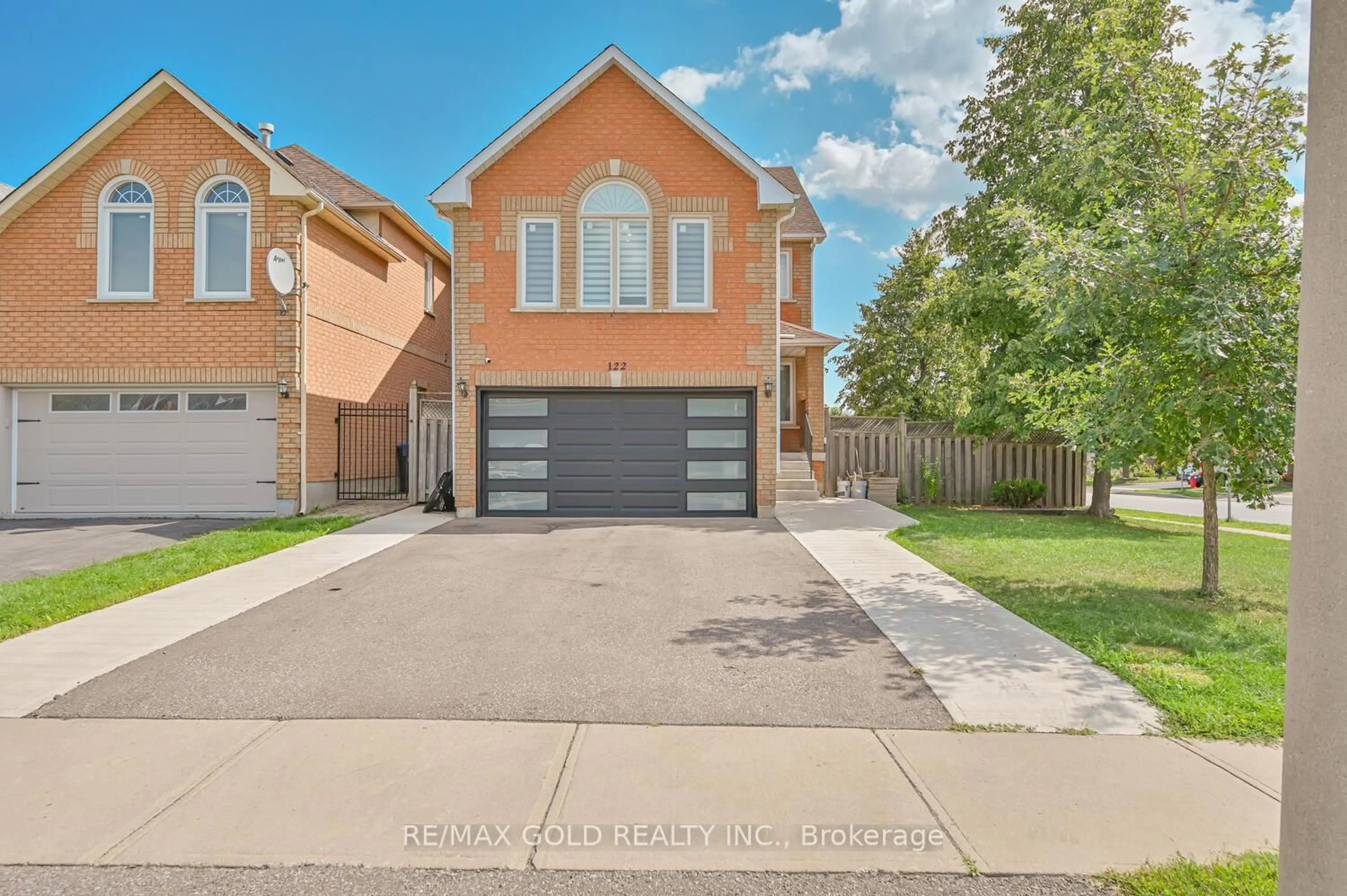 Home with brick exterior material, street for 122 White Tail Cres, Brampton Ontario L6Y 5C3