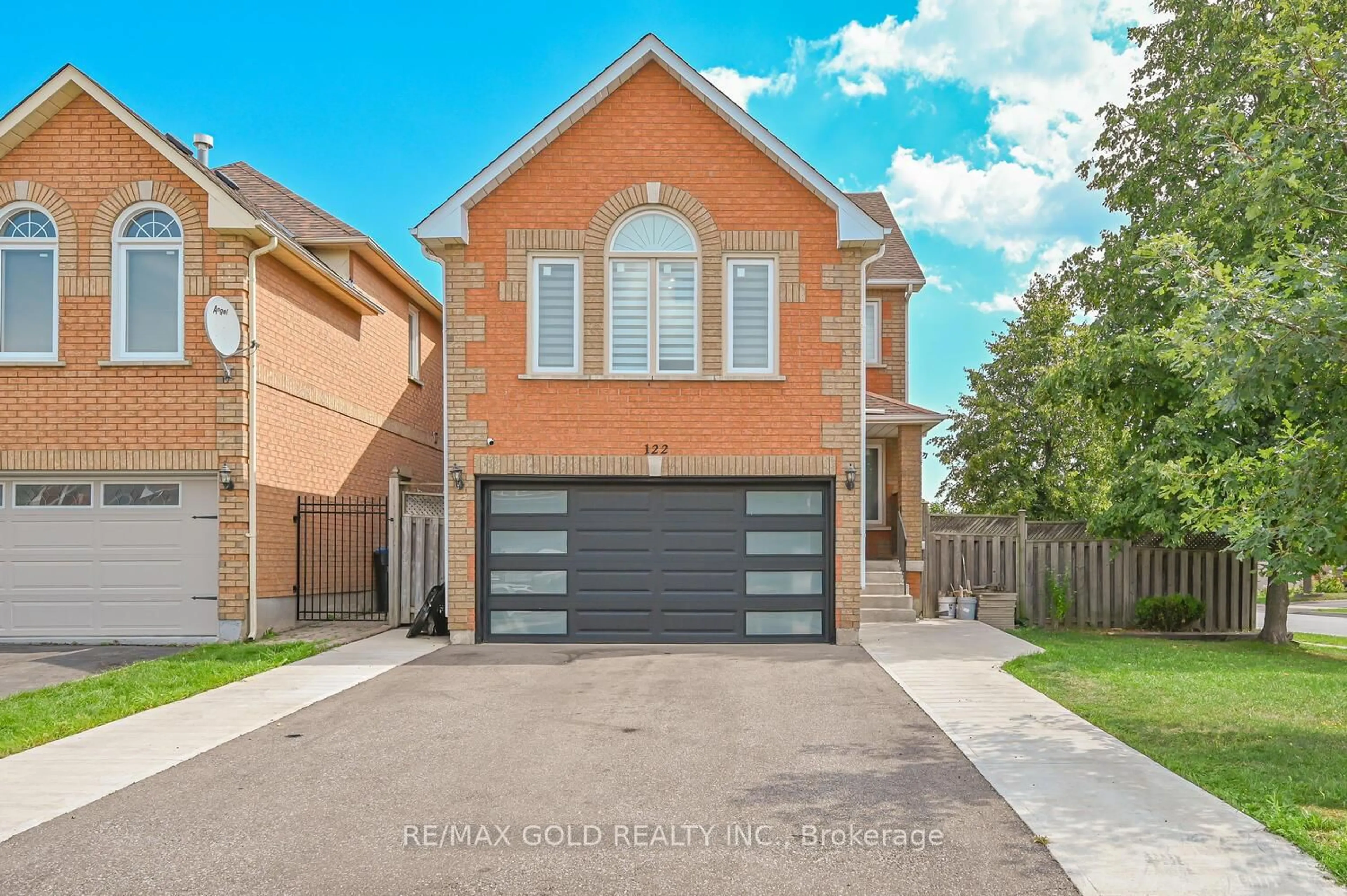 Home with brick exterior material, street for 122 White Tail Cres, Brampton Ontario L6Y 5C3