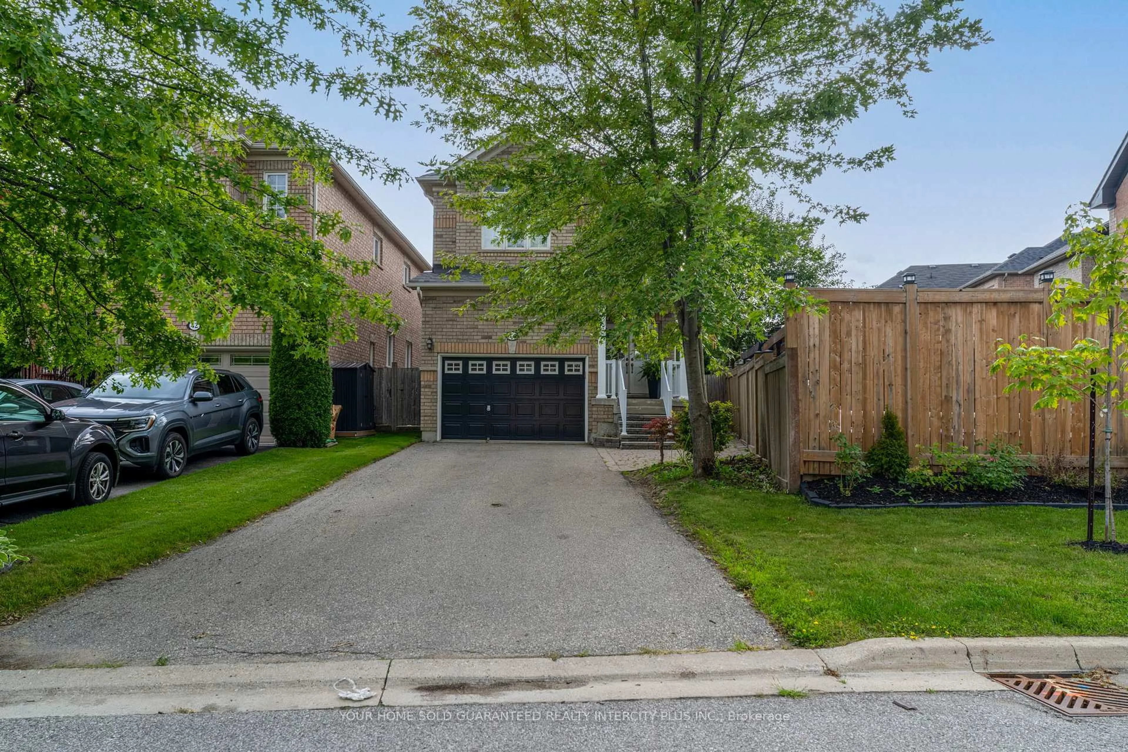 A pic from outside/outdoor area/front of a property/back of a property/a pic from drone, street for 44 Eagleview Way, Halton Hills Ontario L7G 6N6
