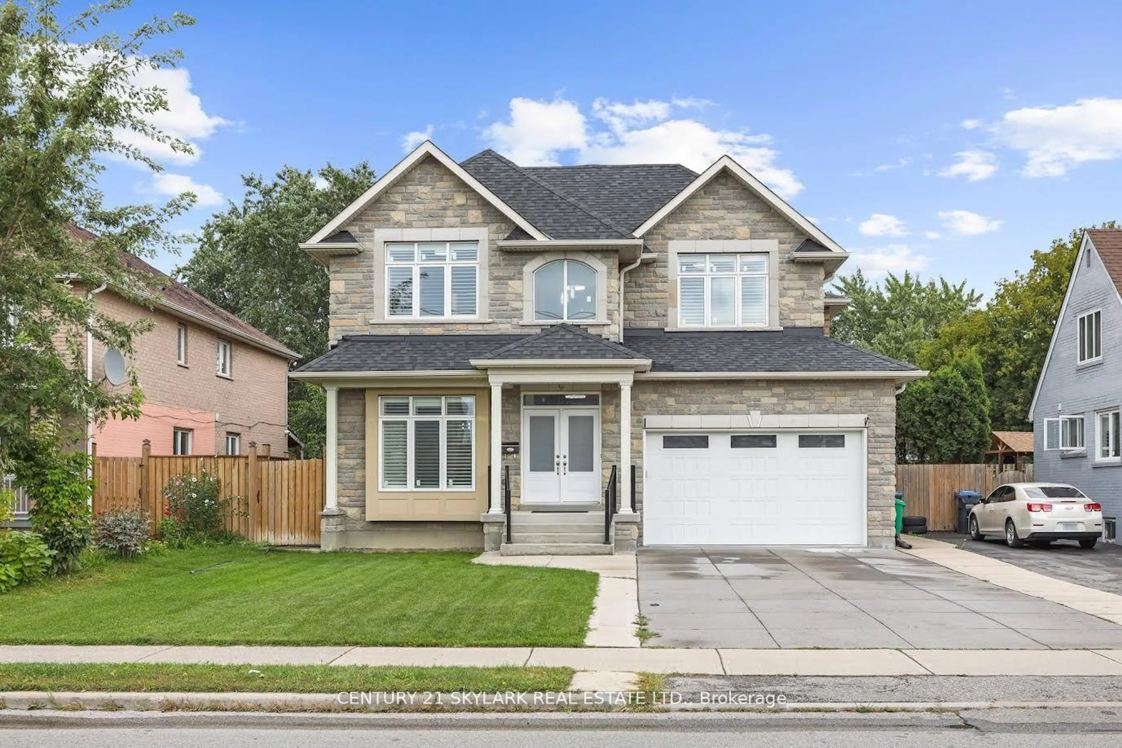 Home with brick exterior material, street for 3270 Etude Dr, Mississauga Ontario L4T 1T3