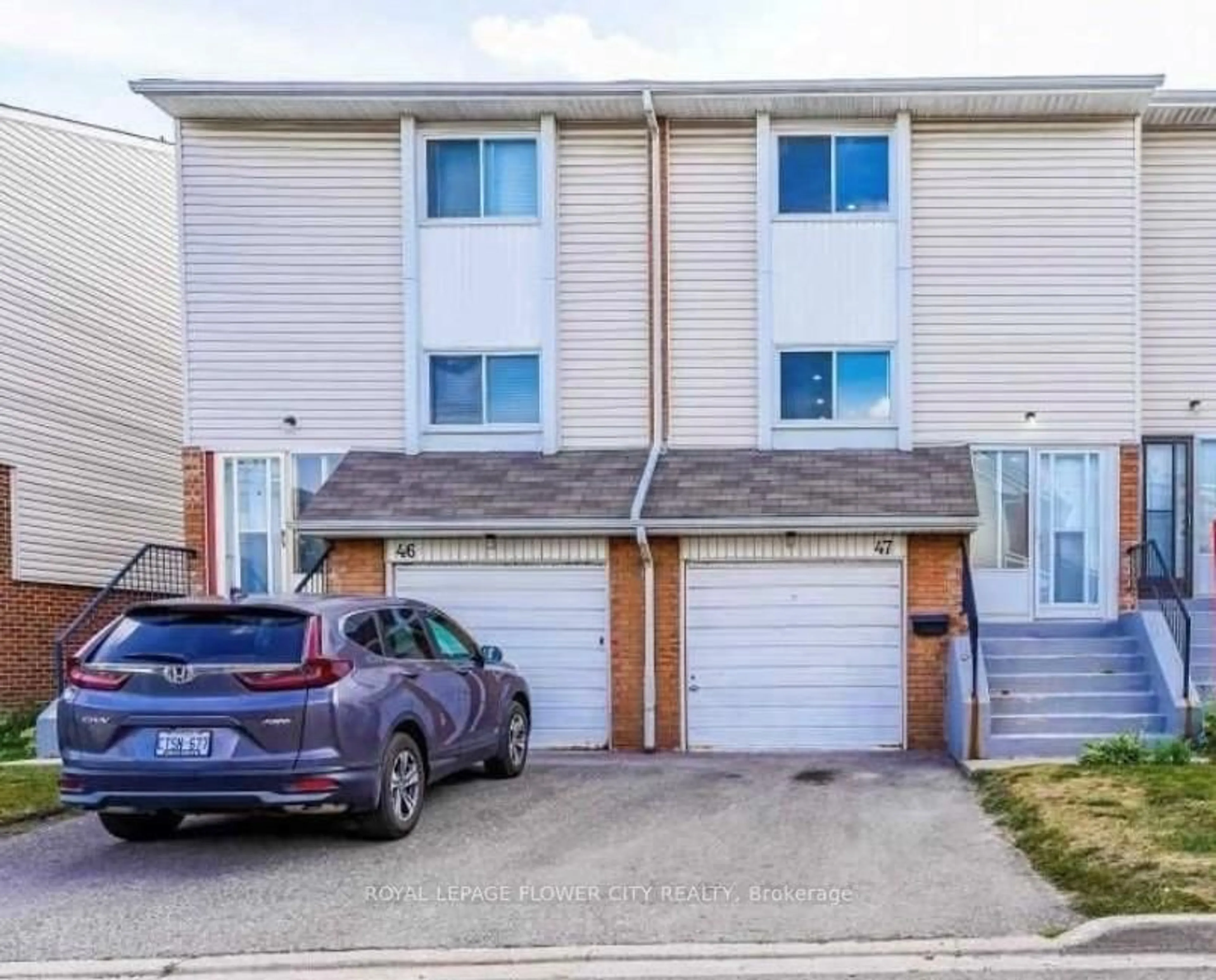 A pic from outside/outdoor area/front of a property/back of a property/a pic from drone, street for 47 Franklin Crt #61, Brampton Ontario L6T 3Z1