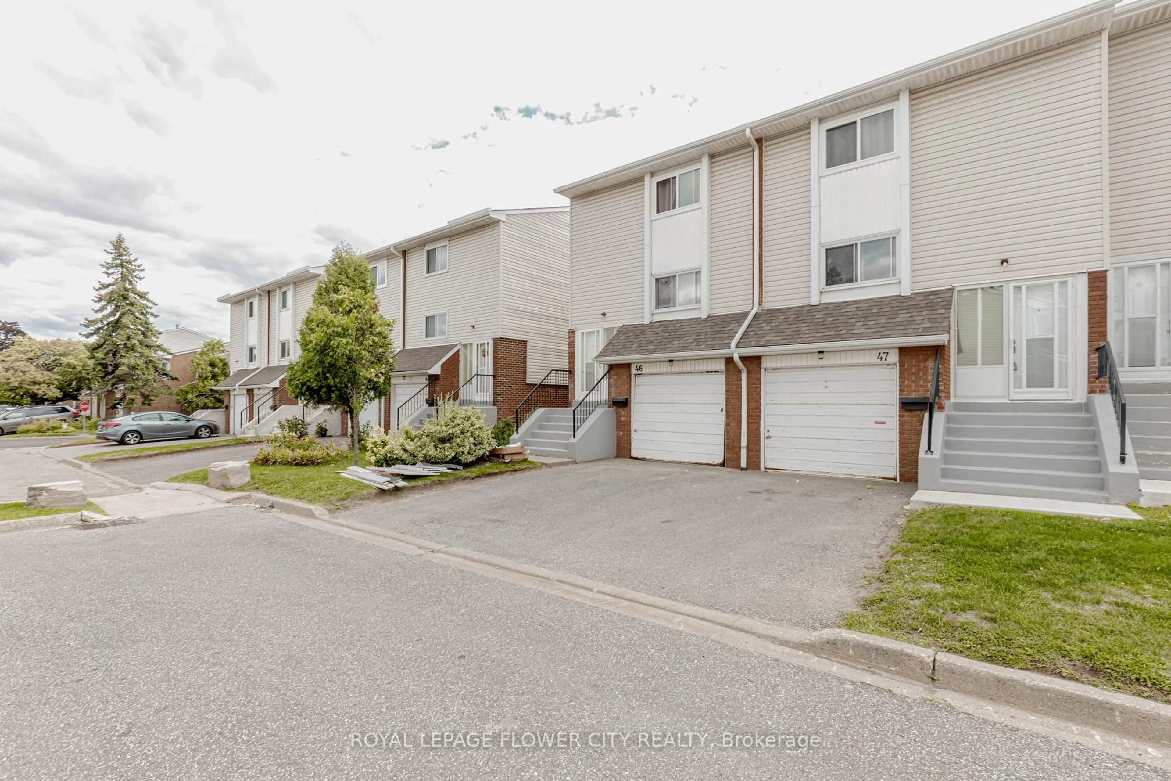 A pic from outside/outdoor area/front of a property/back of a property/a pic from drone, street for 47 Franklin Crt #61, Brampton Ontario L6T 3Z1