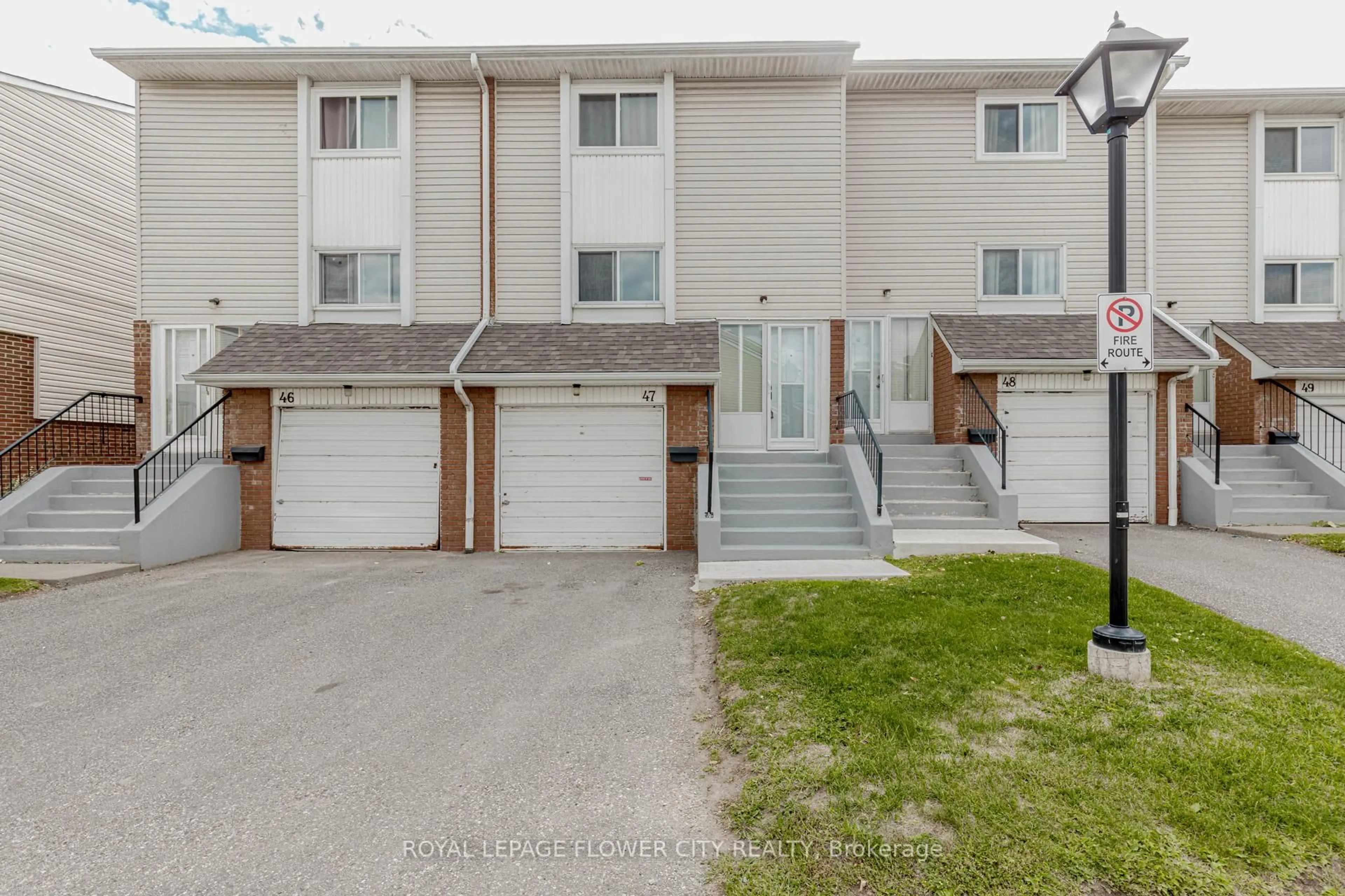 A pic from outside/outdoor area/front of a property/back of a property/a pic from drone, street for 47 Franklin Crt #61, Brampton Ontario L6T 3Z1