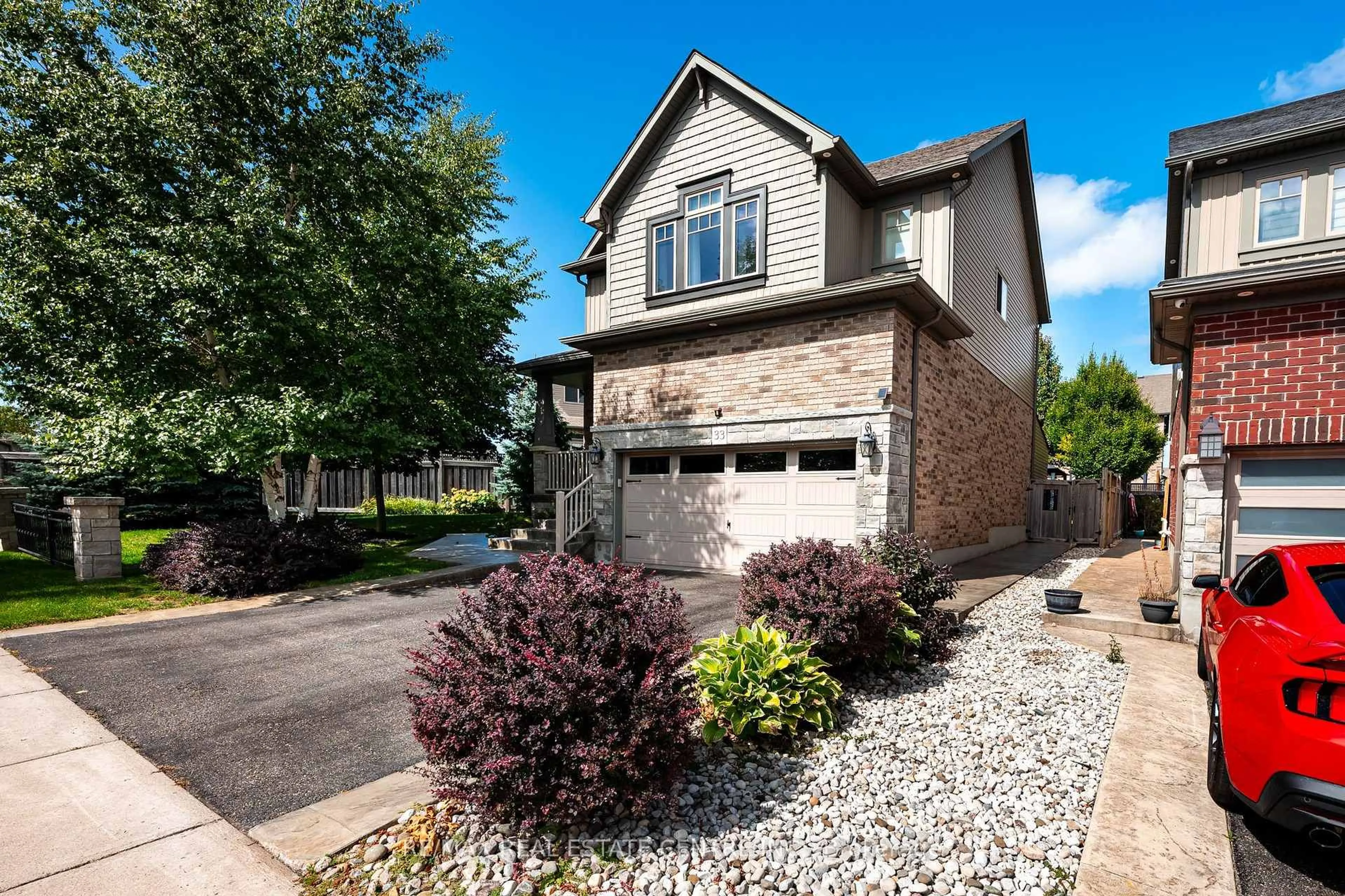 Home with brick exterior material, street for 33 Wardlaw Ave, Orangeville Ontario L9W 6K1