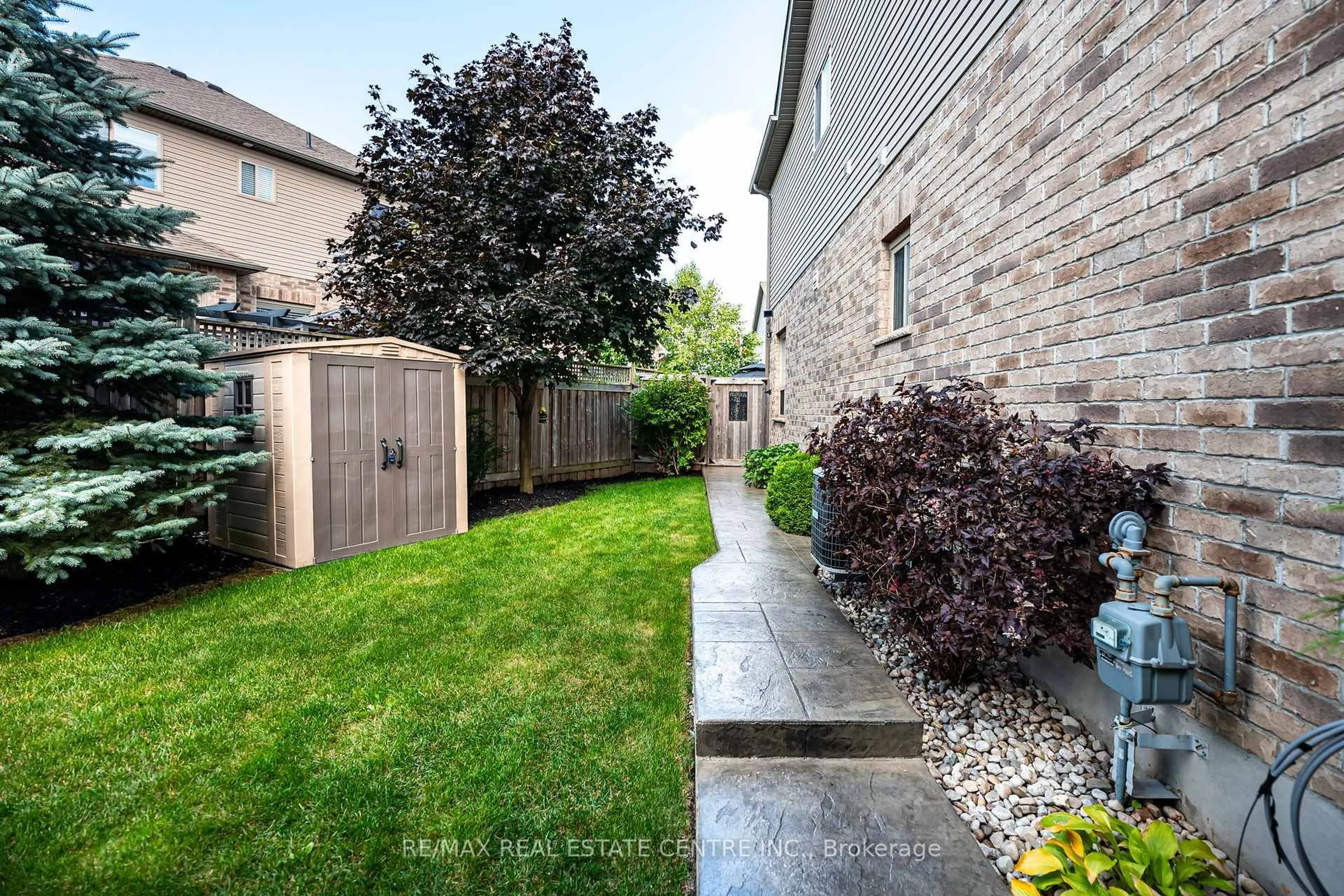 Patio, street for 33 Wardlaw Ave, Orangeville Ontario L9W 6K1