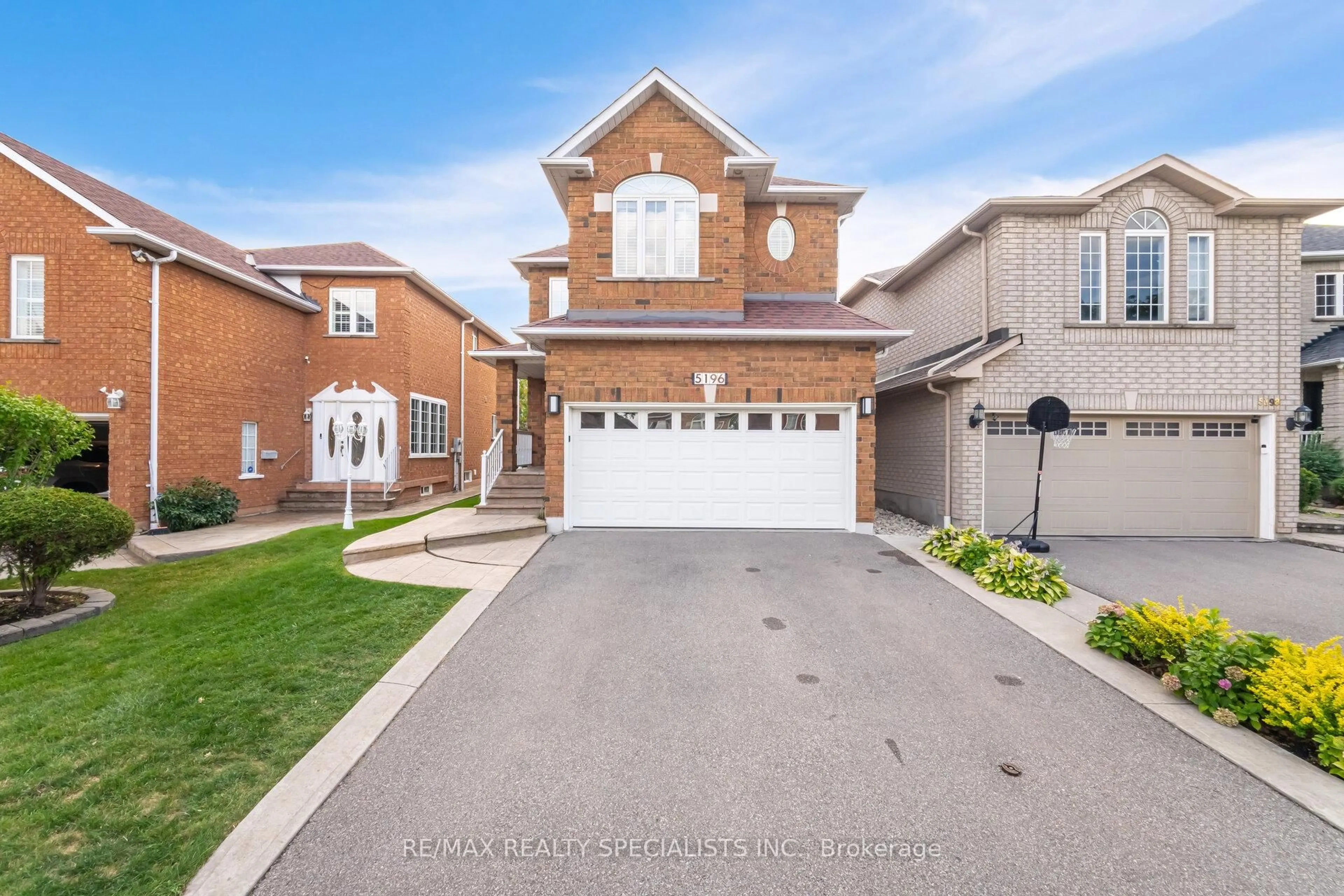 Home with brick exterior material, street for 5196 Red Brush Dr, Mississauga Ontario L4Z 4B4