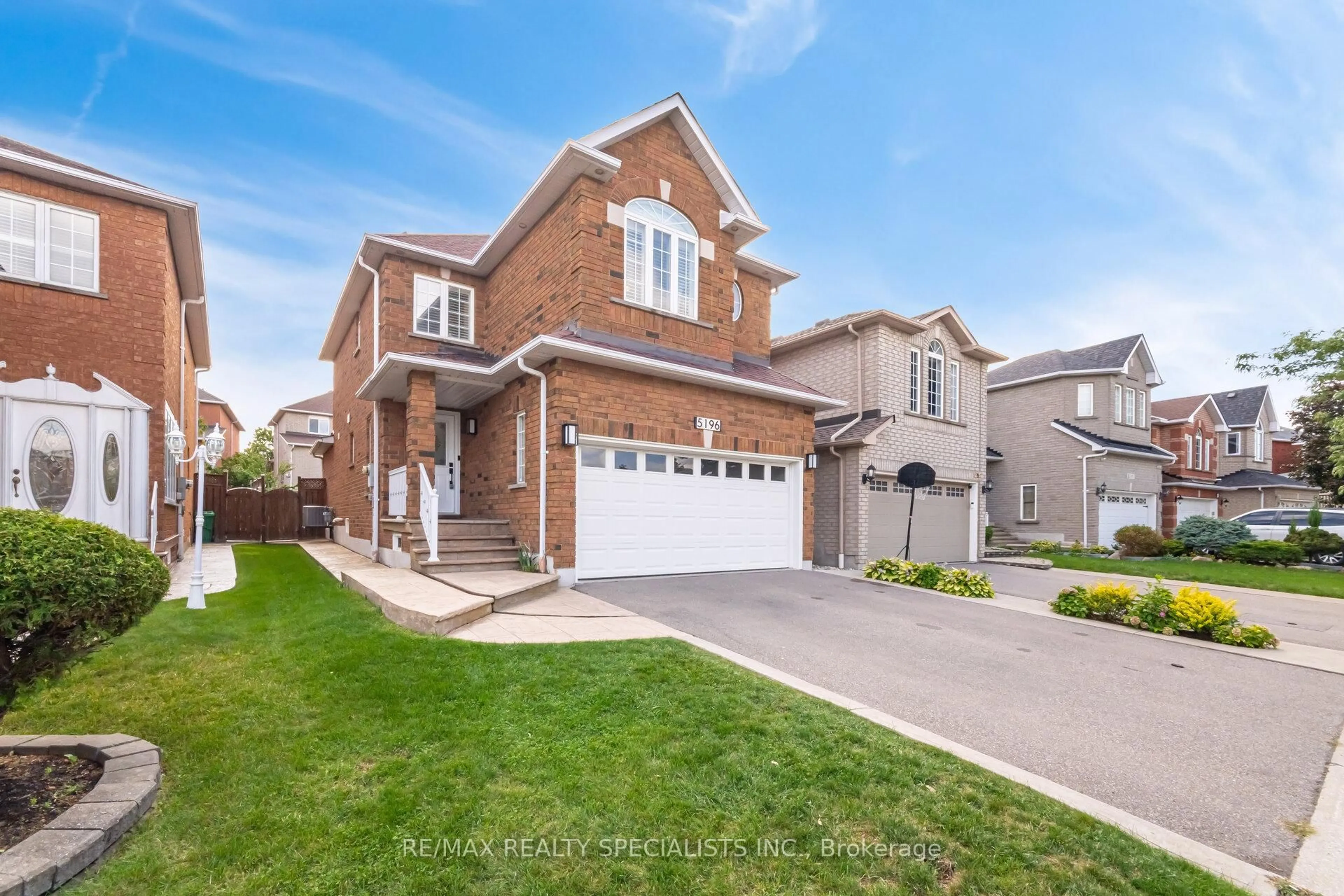 Home with brick exterior material, street for 5196 Red Brush Dr, Mississauga Ontario L4Z 4B4