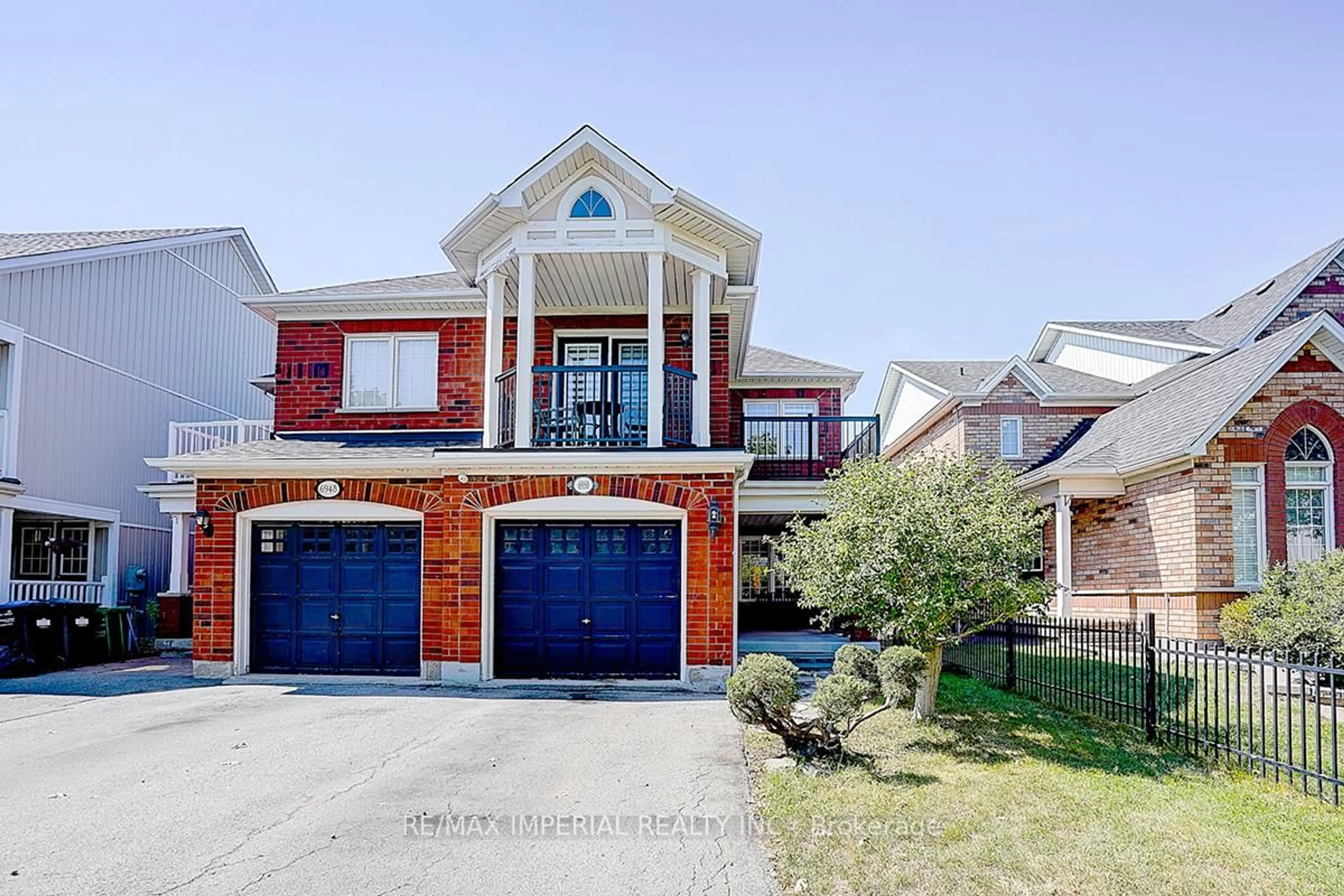 Home with brick exterior material, street for 6950 Elliott Parliament St, Mississauga Ontario L5W 1B7