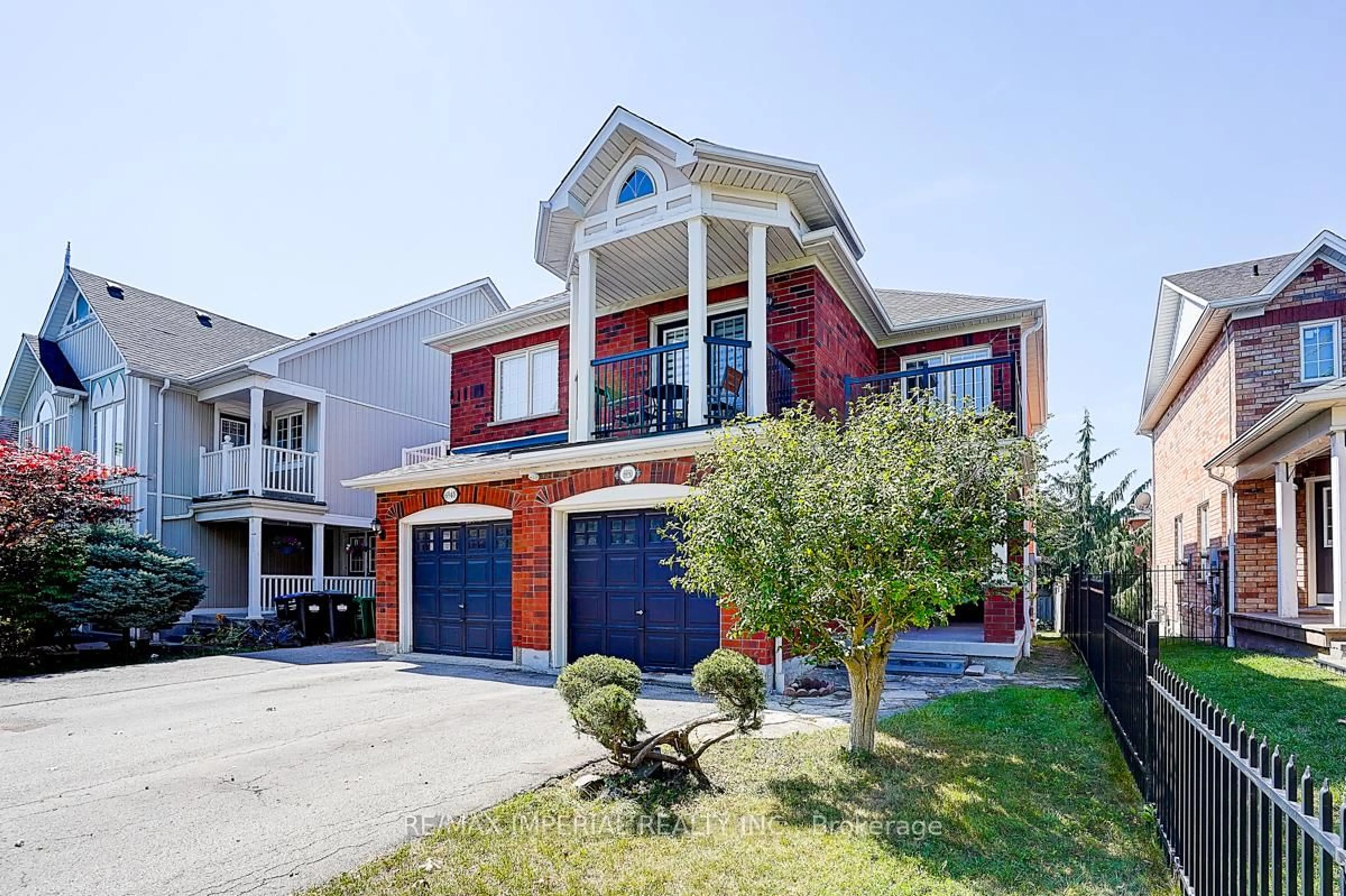 Home with brick exterior material, street for 6950 Elliott Parliament St, Mississauga Ontario L5W 1B7
