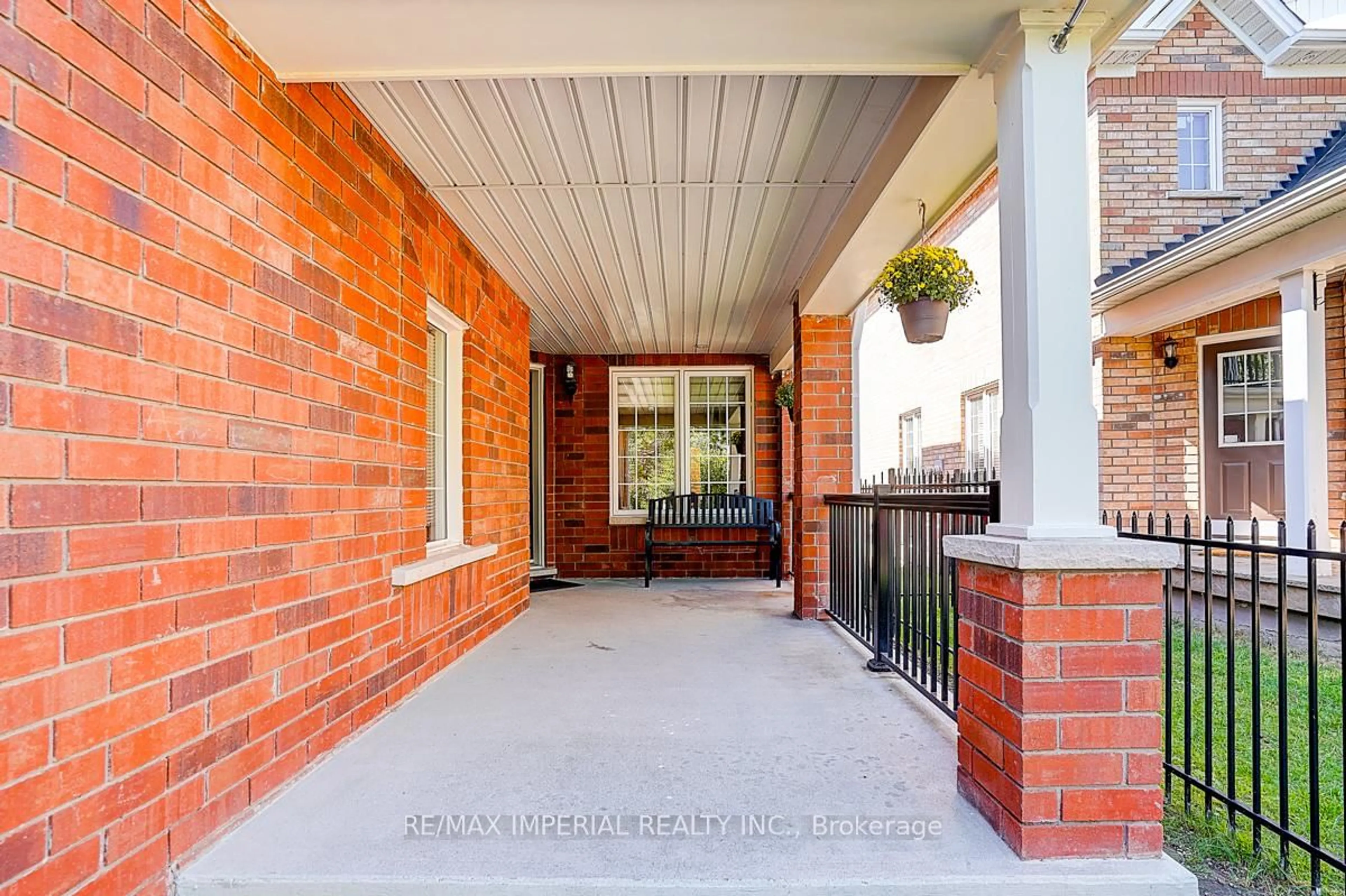 Home with brick exterior material, street for 6950 Elliott Parliament St, Mississauga Ontario L5W 1B7
