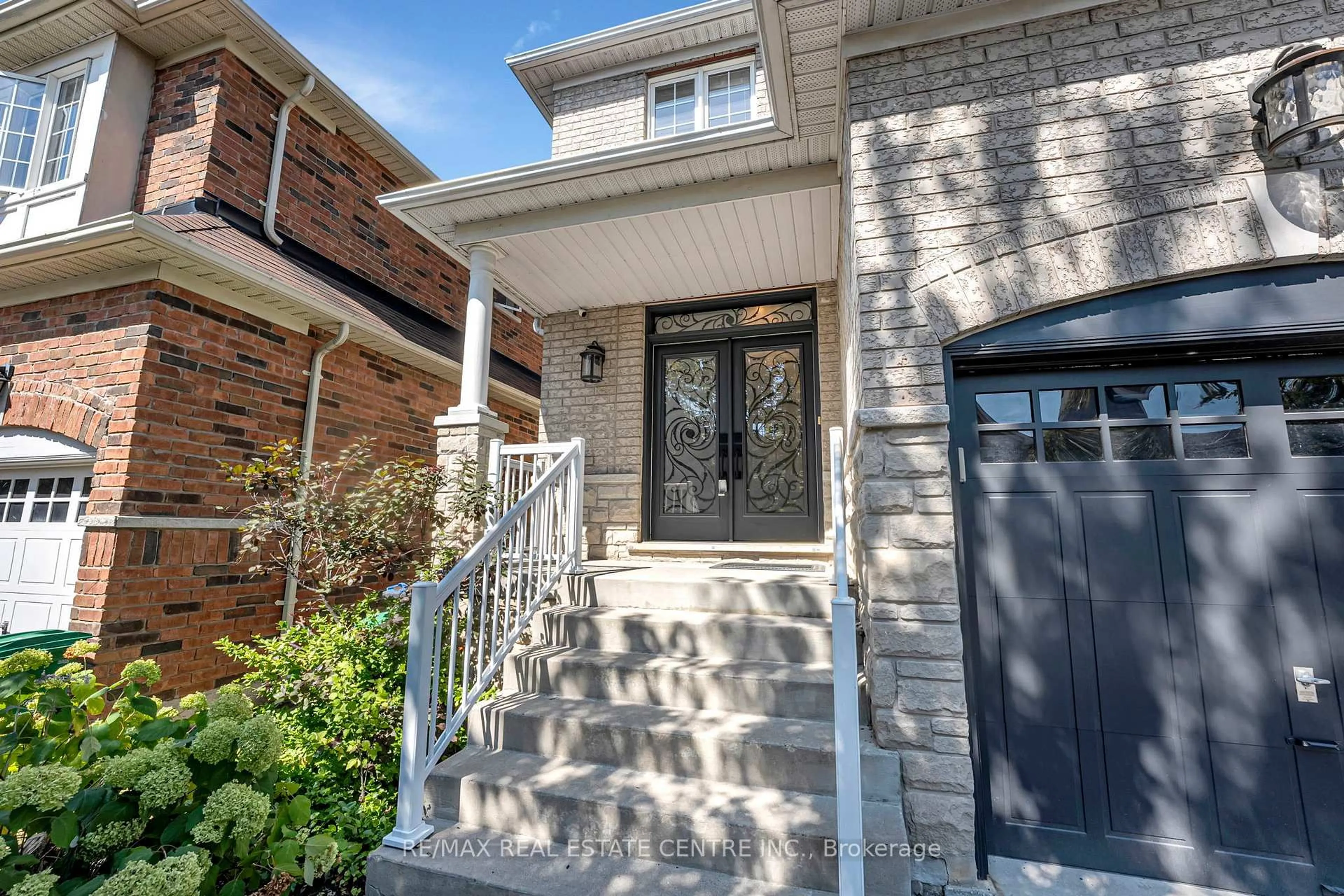 Home with brick exterior material, street for 28 Fallharvest Ave, Brampton Ontario L6Y 0P2