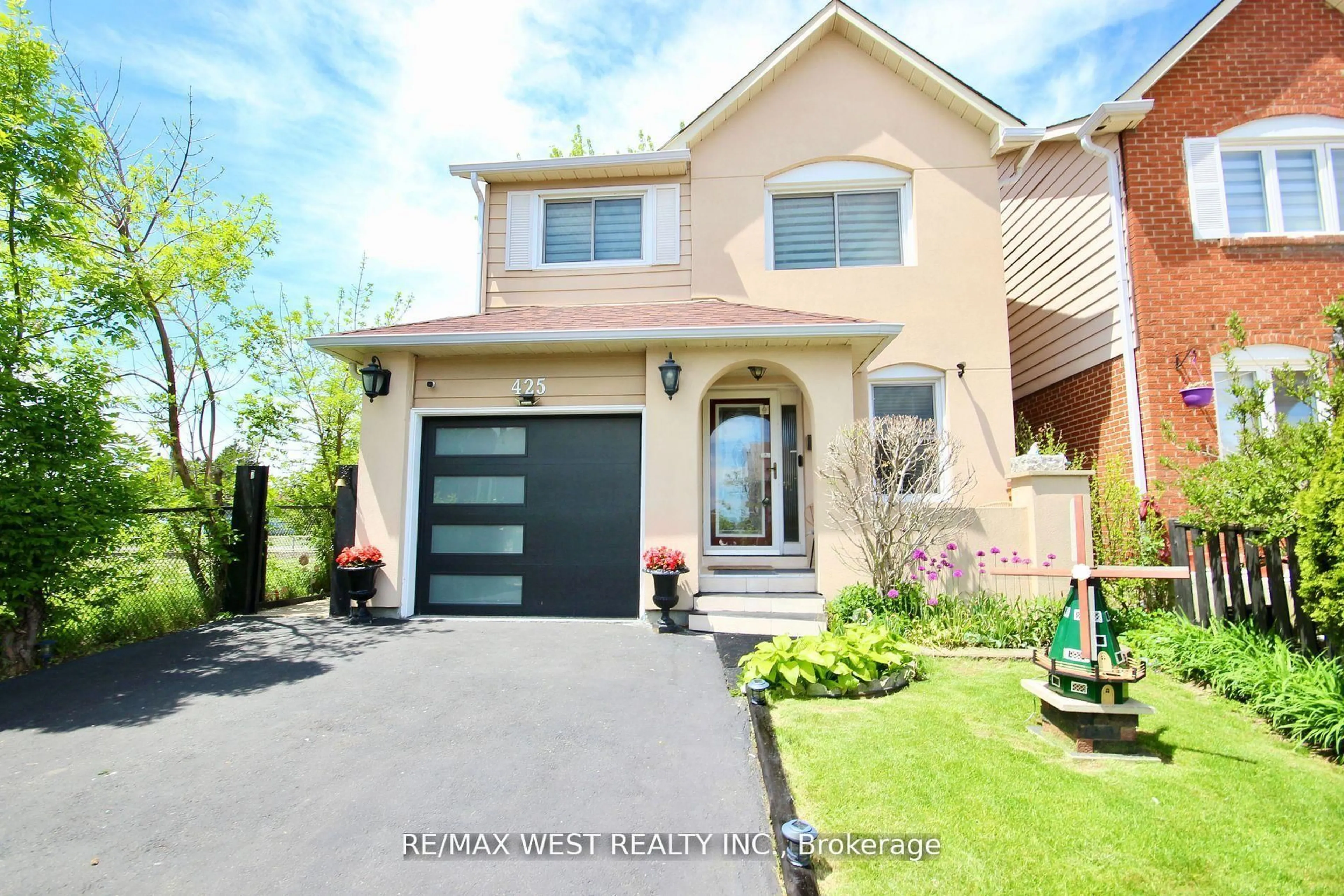 Home with brick exterior material, street for 425 Hansen Rd, Brampton Ontario L6V 3P6