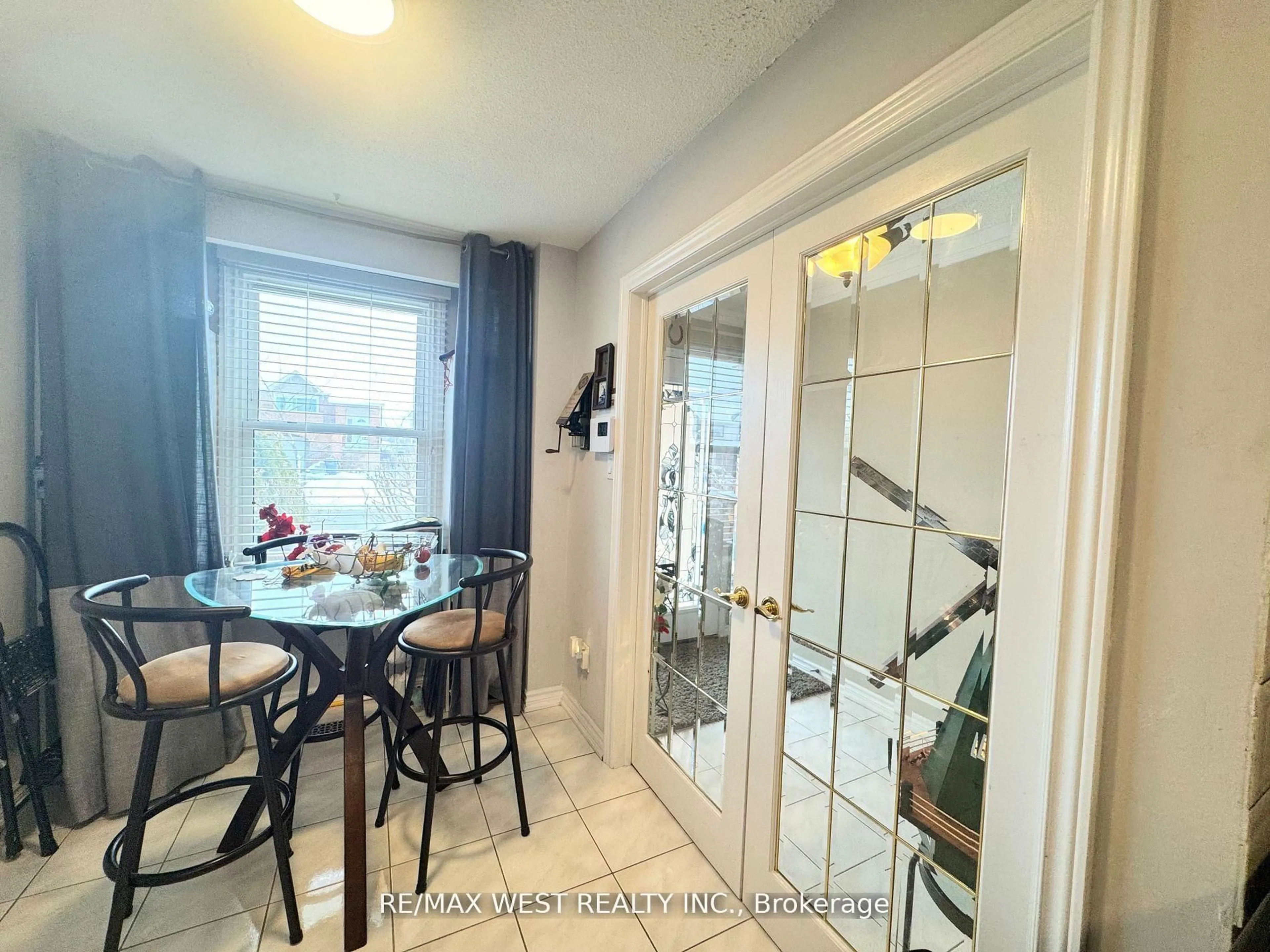 Dining room, unknown for 425 Hansen Rd, Brampton Ontario L6V 3P6