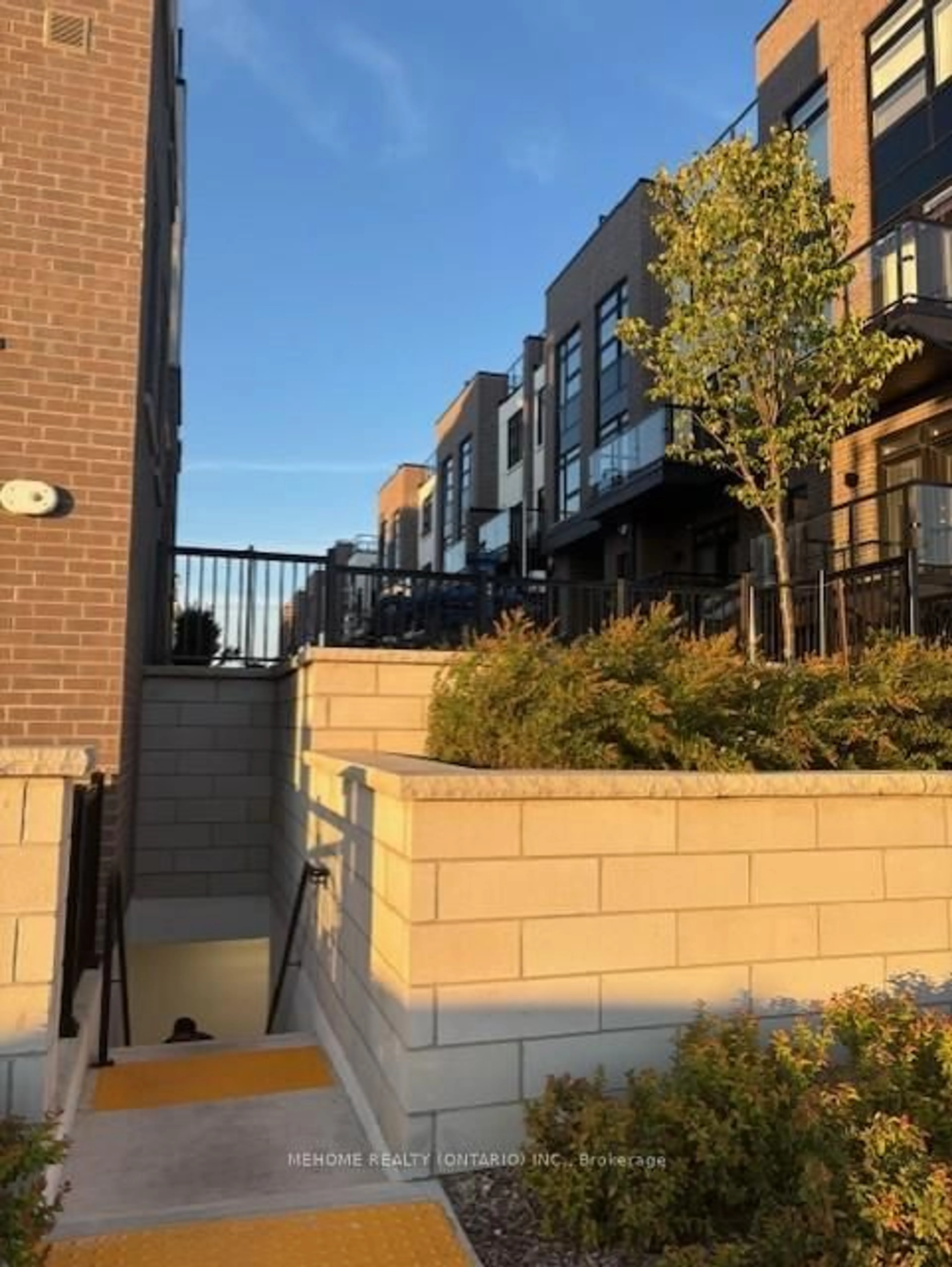 Unknown for 1585 Rose Way, Milton Ontario L9T 7E7