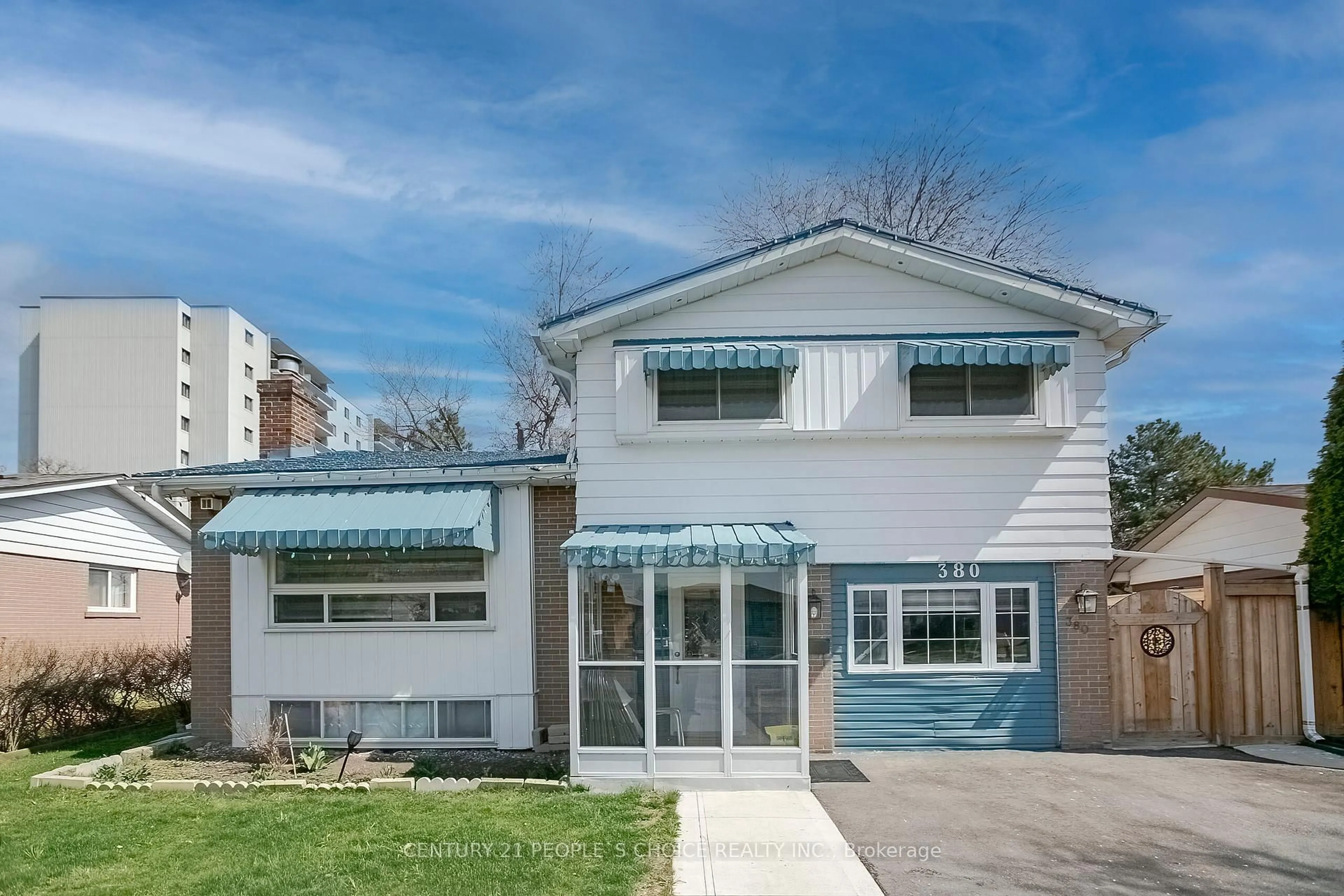 Home with vinyl exterior material, street for 380 Bartley Bull Pkwy, Brampton Ontario L6W 2L8