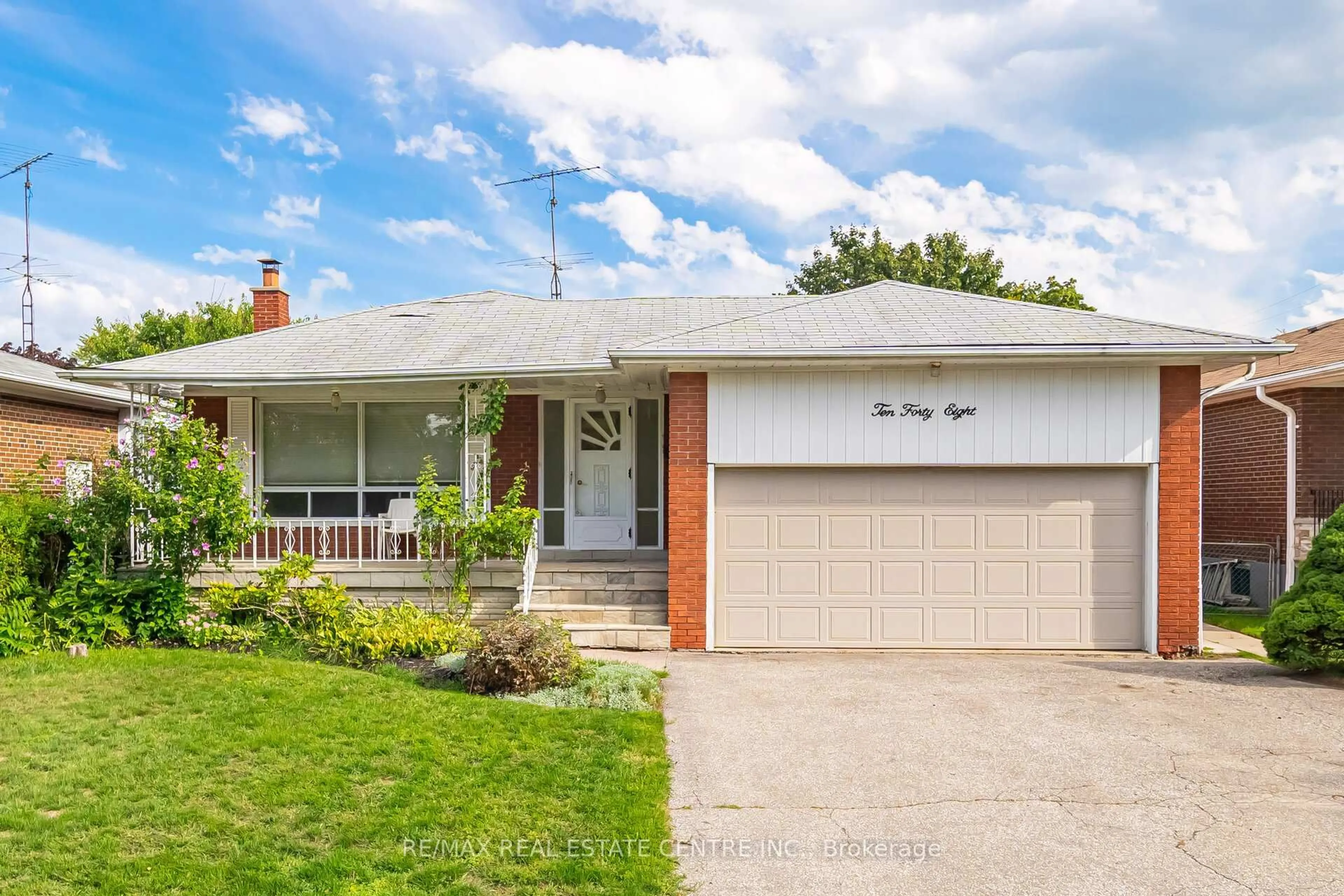 Home with brick exterior material, street for 1048 Melton Dr, Mississauga Ontario L4Y 1L1
