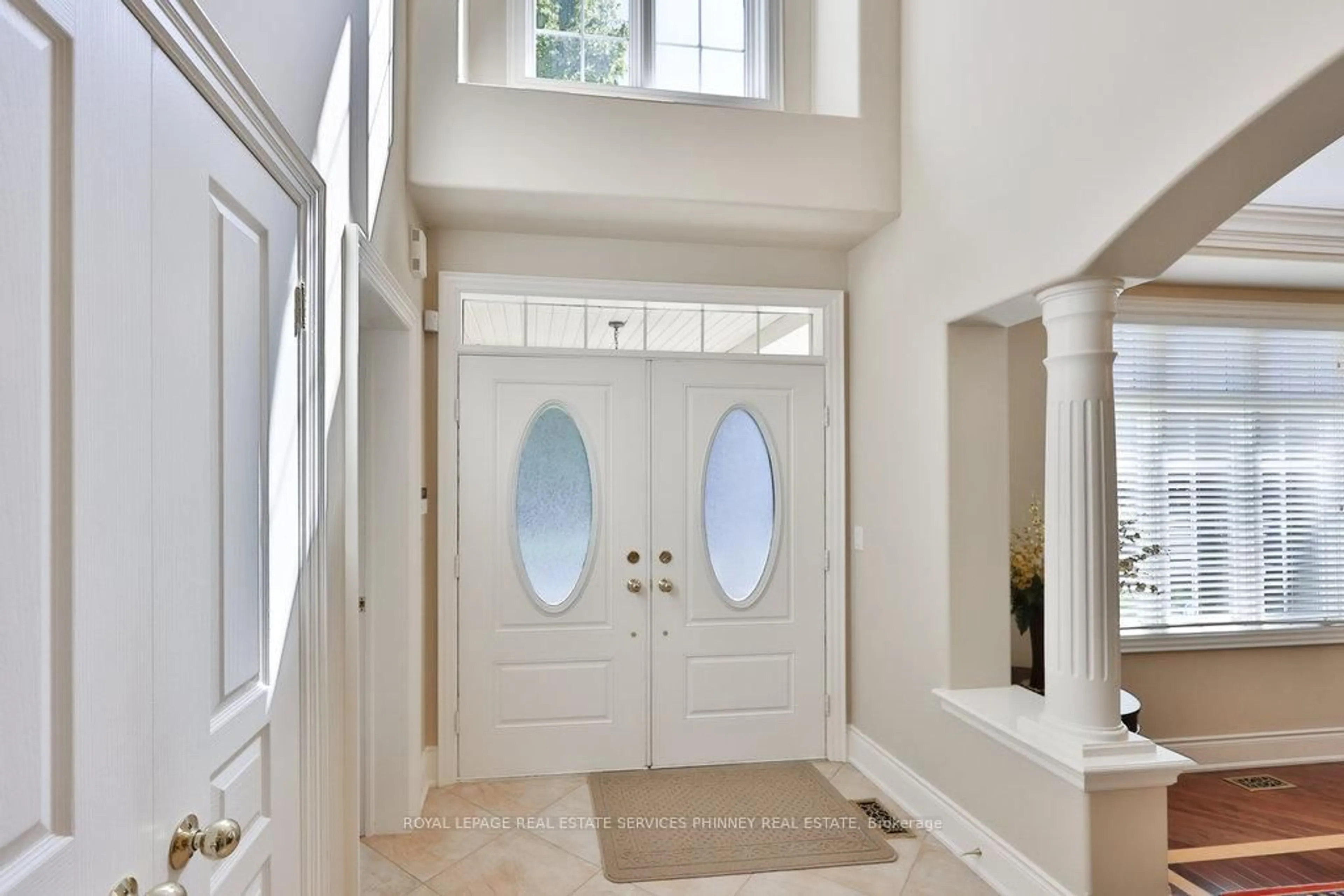 Indoor entryway for 729 HIDDEN GROVE Lane #13, Mississauga Ontario L5H 4L2