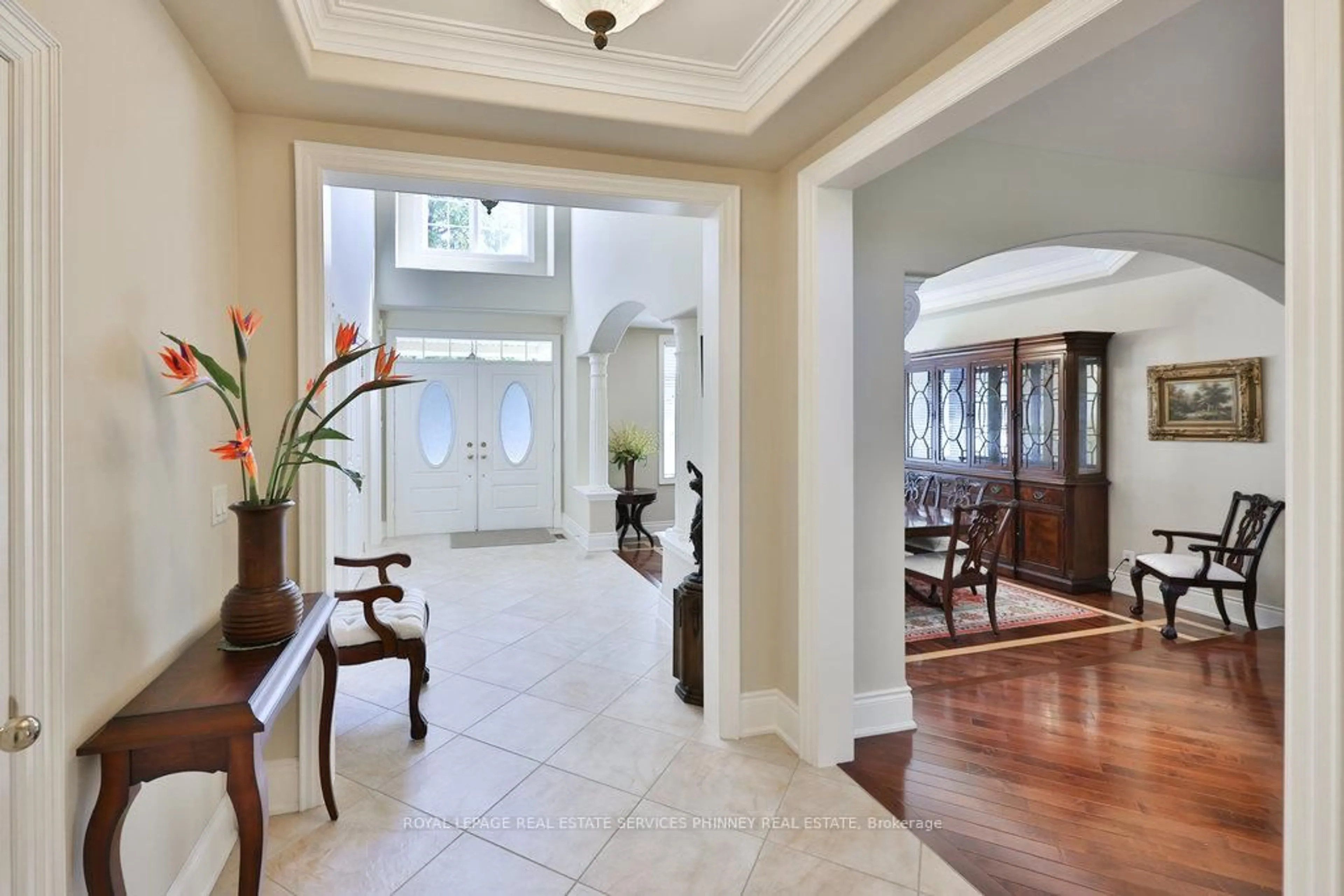Indoor foyer for 729 HIDDEN GROVE Lane #13, Mississauga Ontario L5H 4L2
