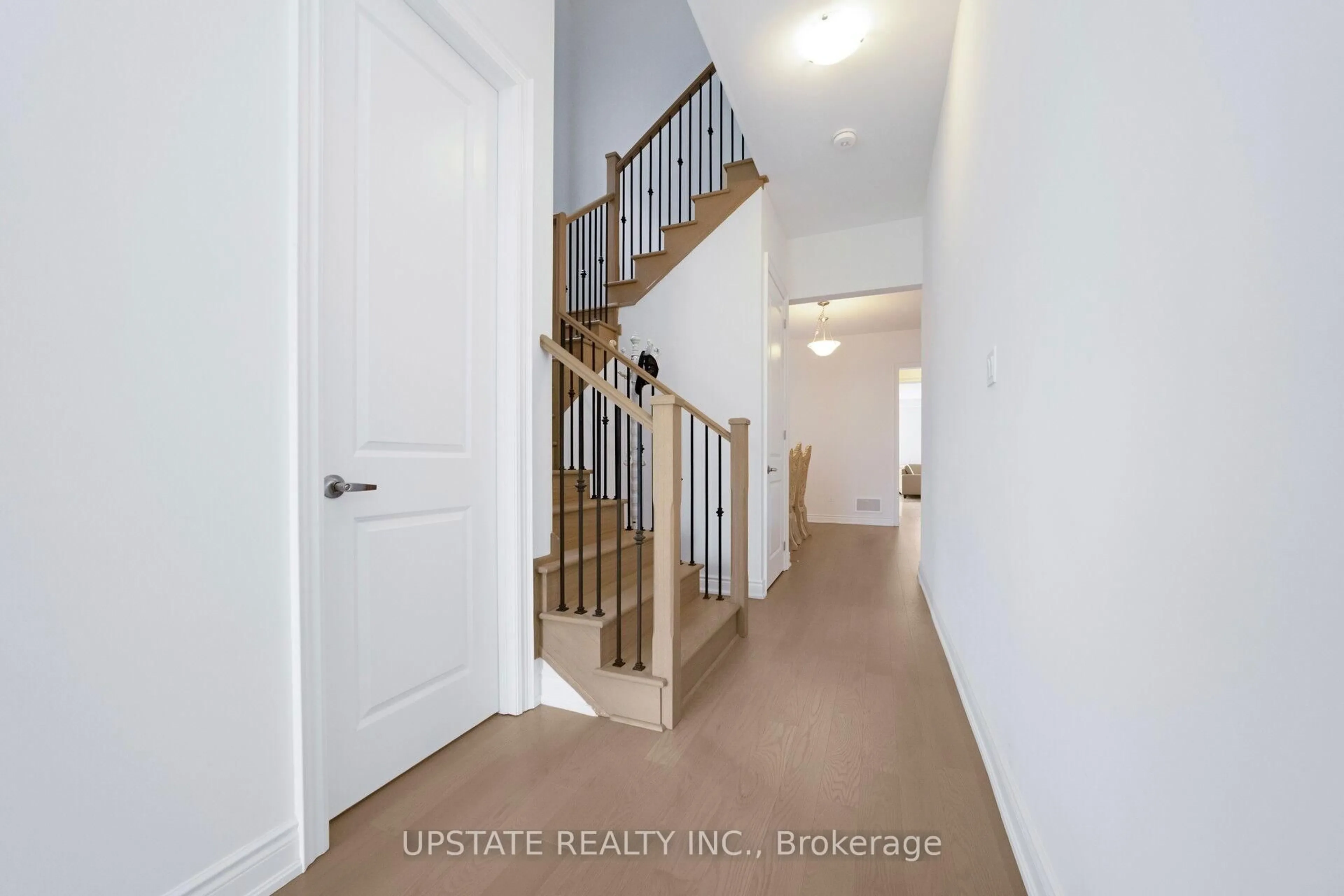 Indoor entryway for 7 James Walker Ave, Caledon Ontario L7C 4M9