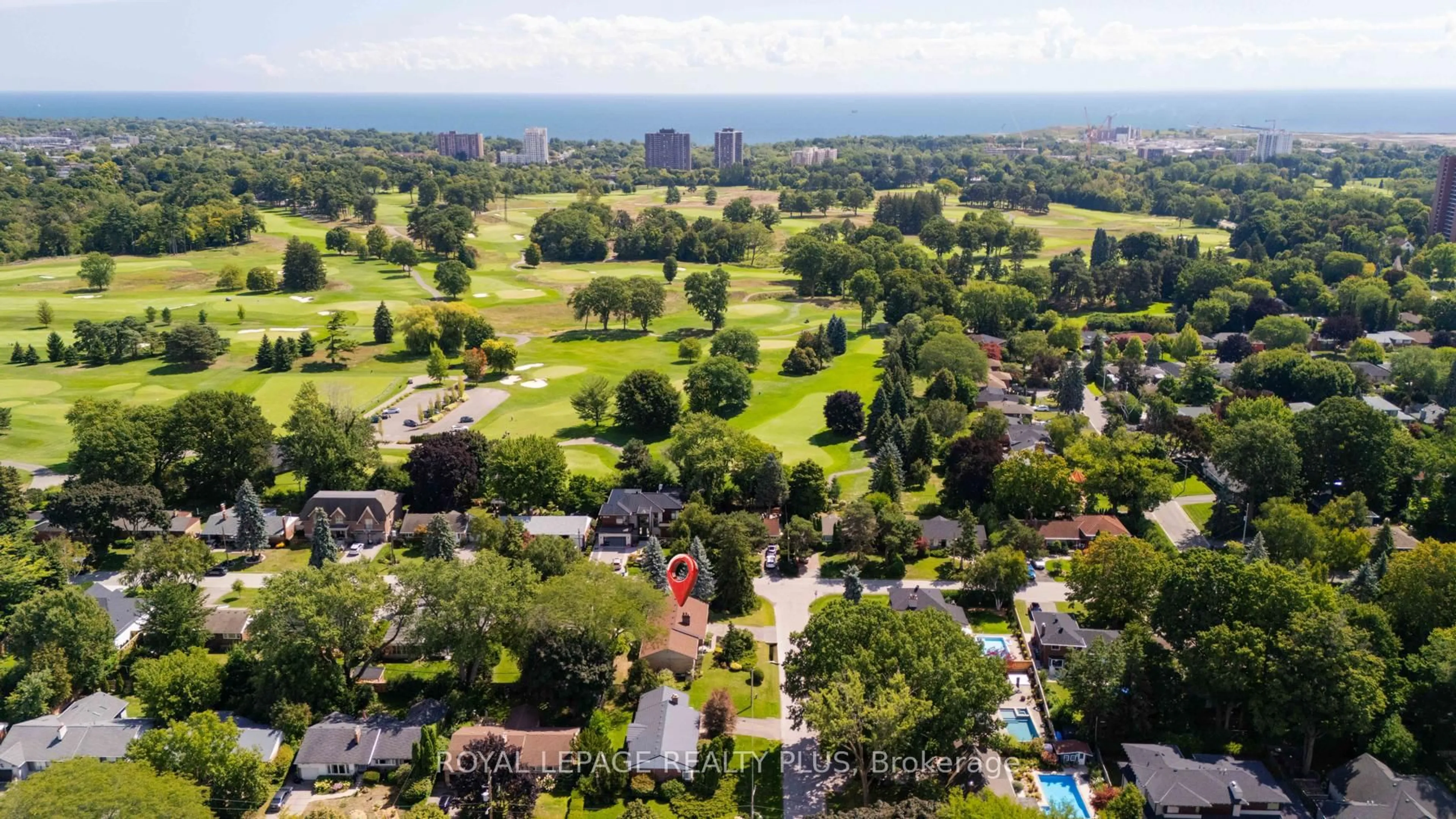 A pic from outside/outdoor area/front of a property/back of a property/a pic from drone, water/lake/river/ocean view for 1509 Kenneth Dr, Mississauga Ontario L5E 2Y6