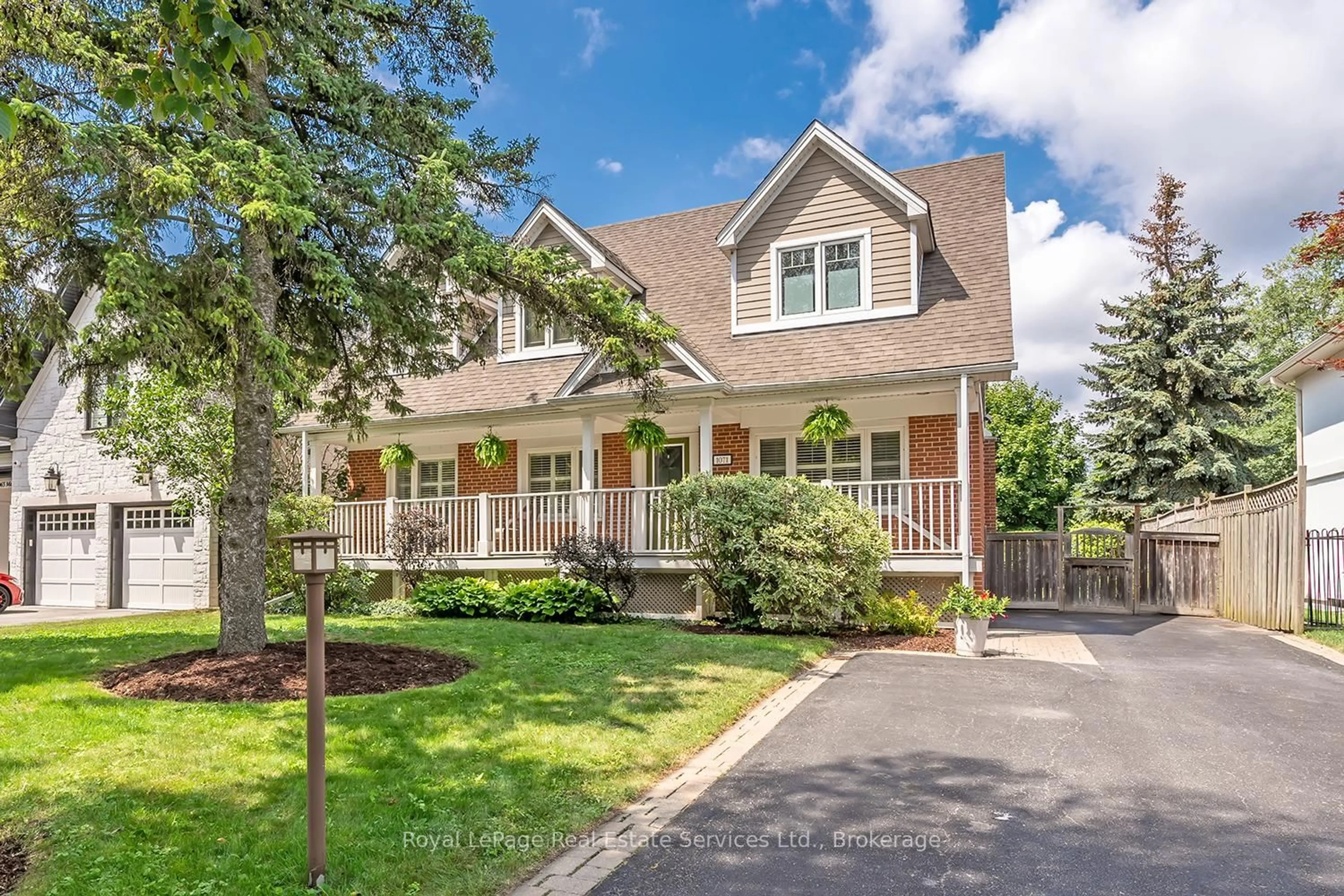 Home with vinyl exterior material, street for 1071 Melvin Ave, Oakville Ontario L6J 2V8