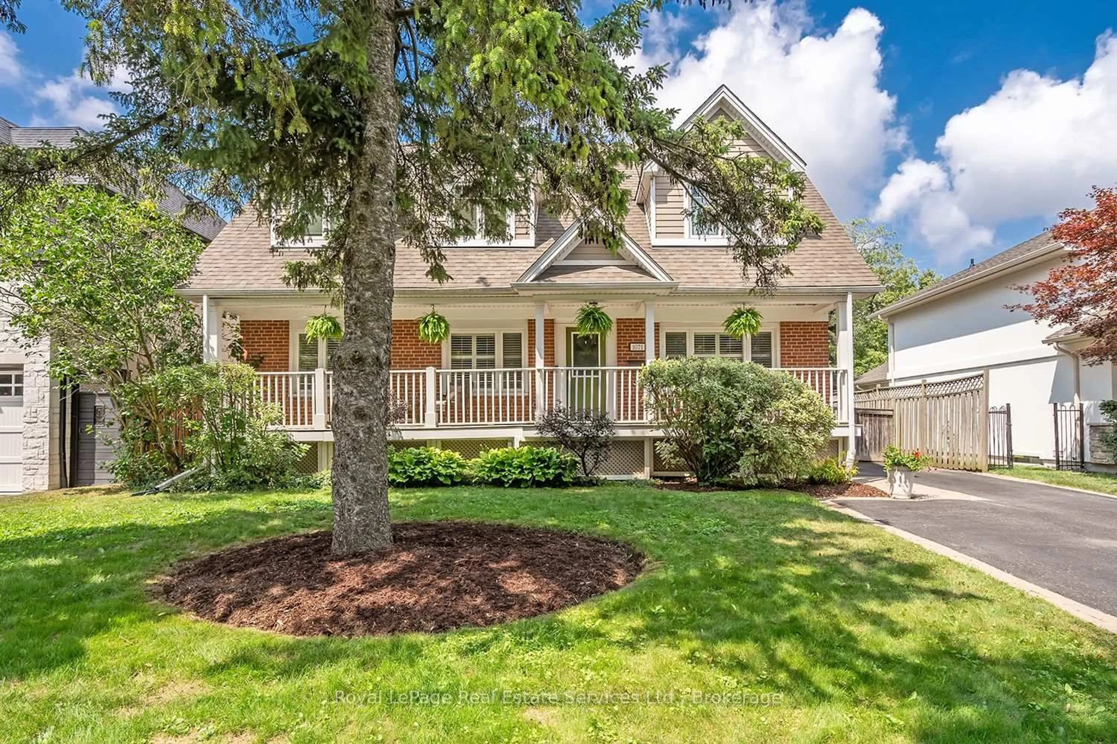 Home with vinyl exterior material, street for 1071 Melvin Ave, Oakville Ontario L6J 2V8