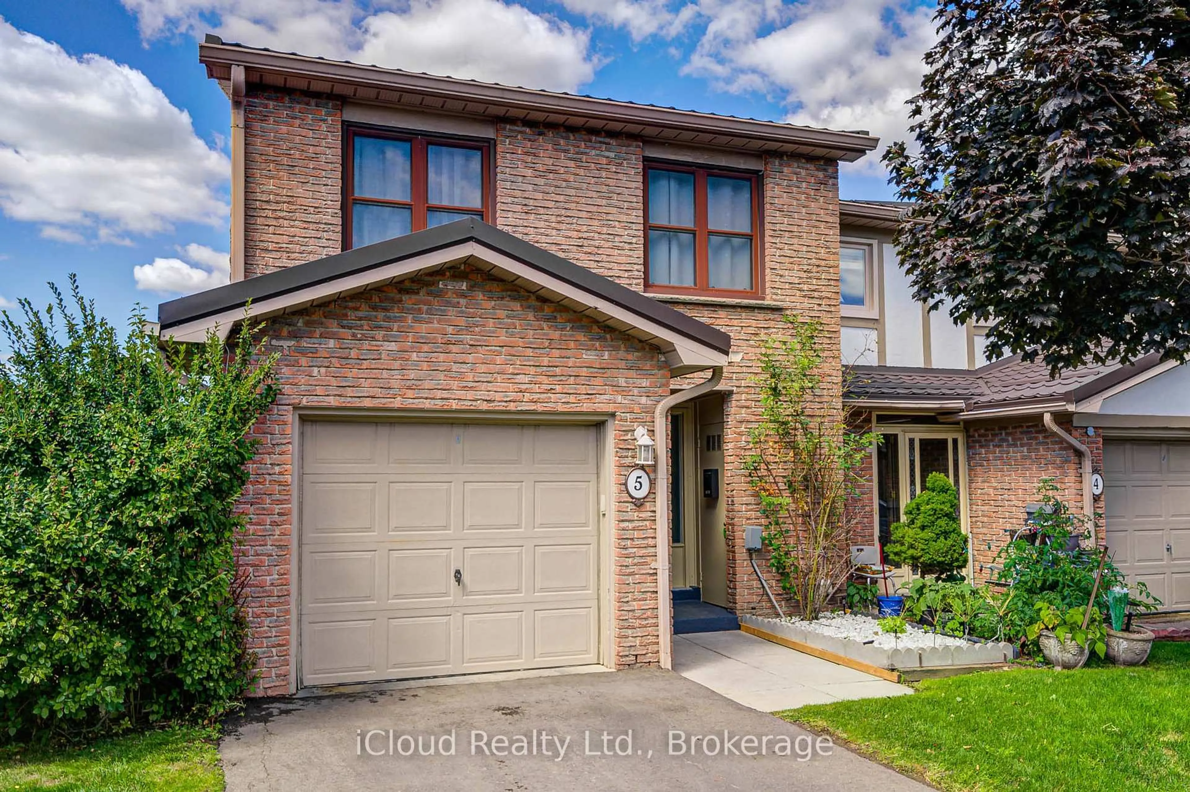 Home with brick exterior material, street for 5 Gloucester Pl, Brampton Ontario L6S 2E5
