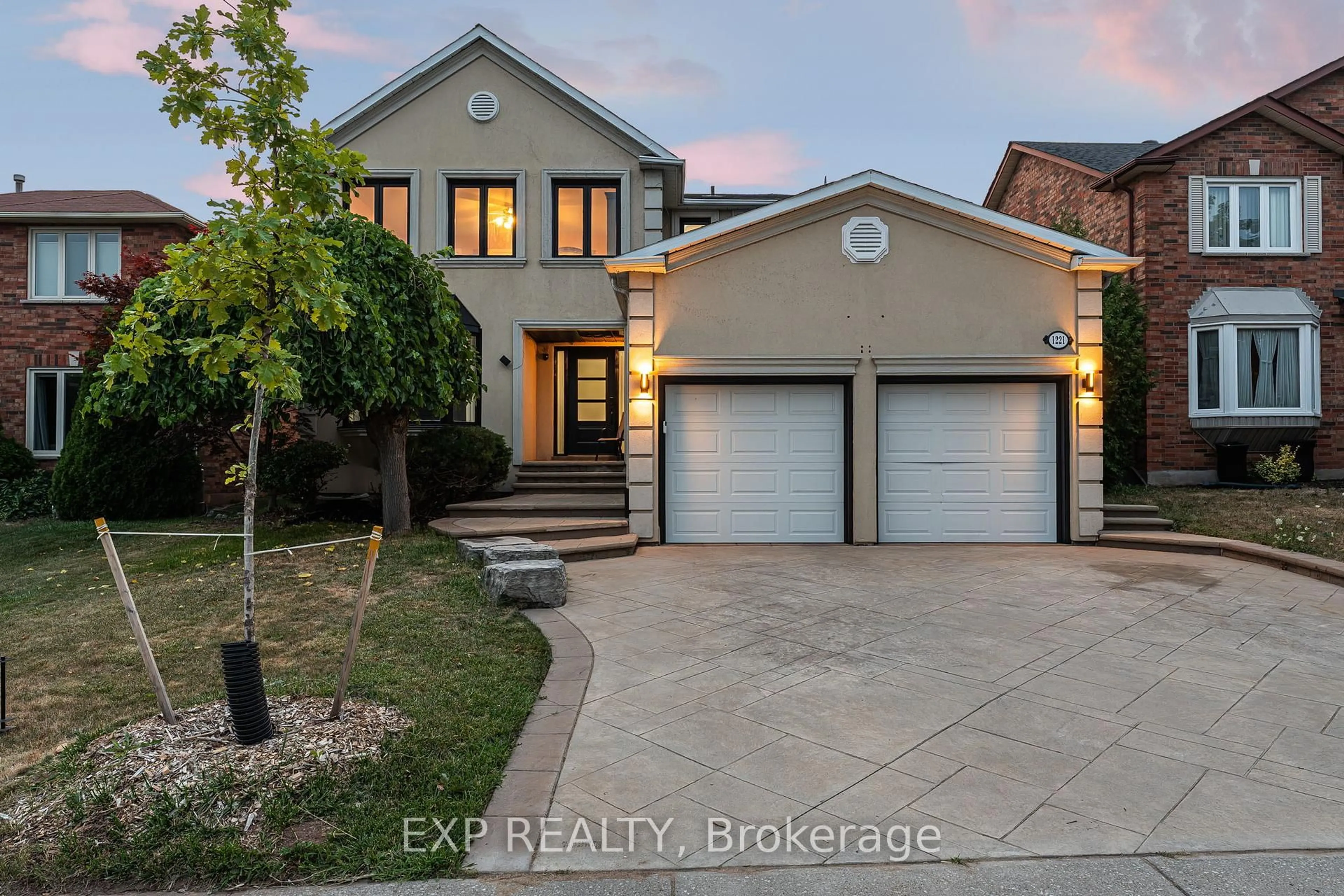 Home with brick exterior material, street for 1221 Creekside Dr, Oakville Ontario L6H 4Y8