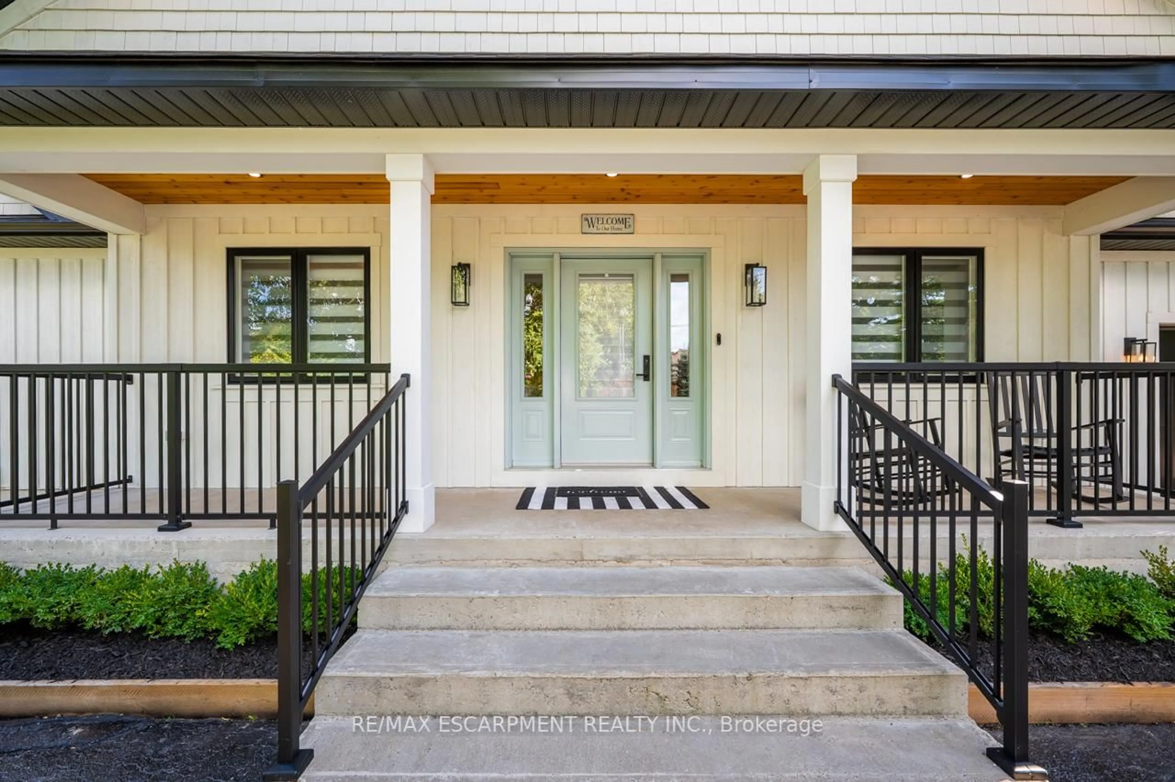 Indoor entryway for 2560 2 Side Rd, Burlington Ontario L7M 0T1