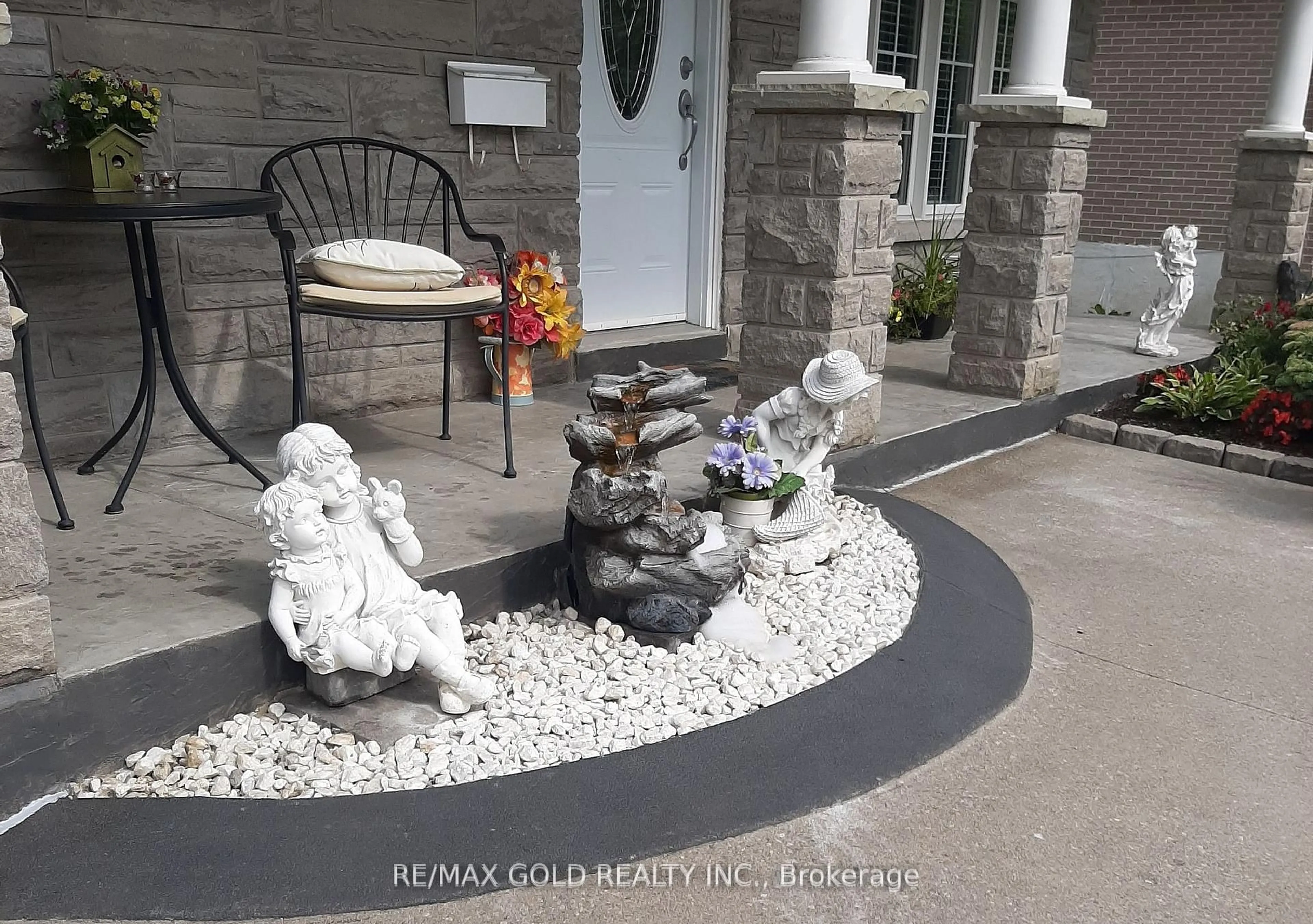 Patio, street for 15 Castlemore Dr, Brampton Ontario L6W 2V9