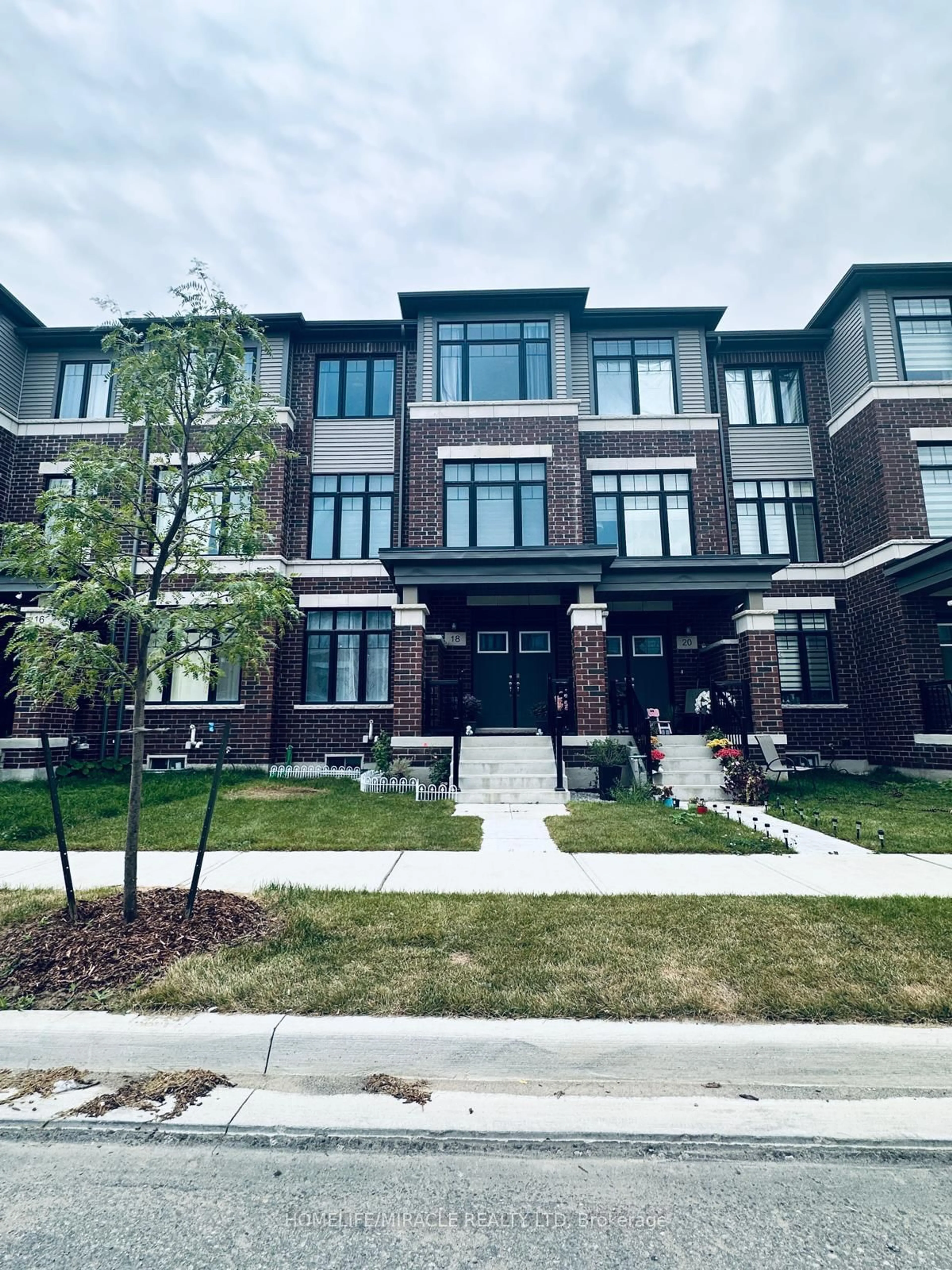 Home with brick exterior material, building for 18 Petch Ave, Caledon Ontario L7C 4J7