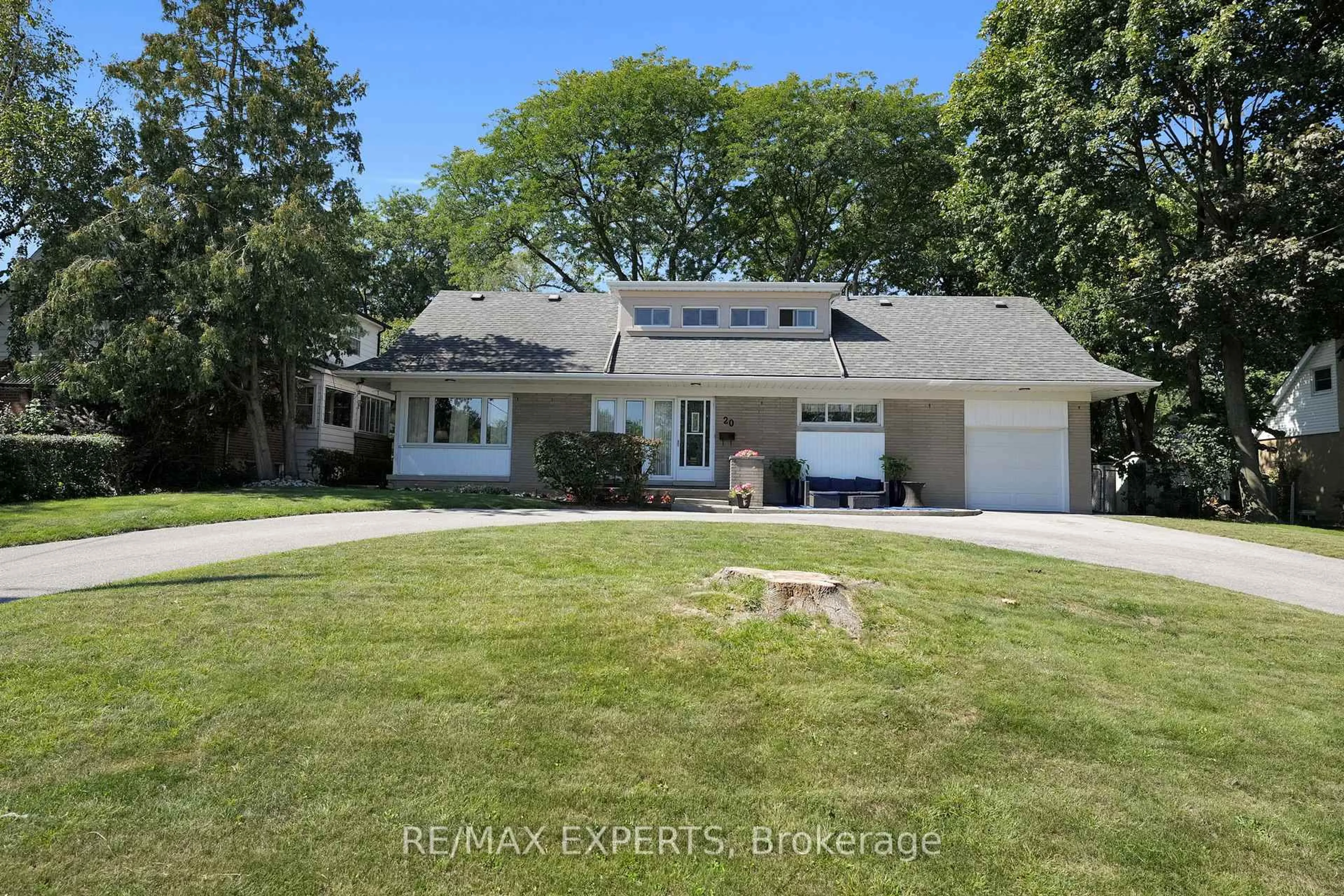 Home with vinyl exterior material, street for 20 Havenridge Dr, Toronto Ontario M9P 3M4