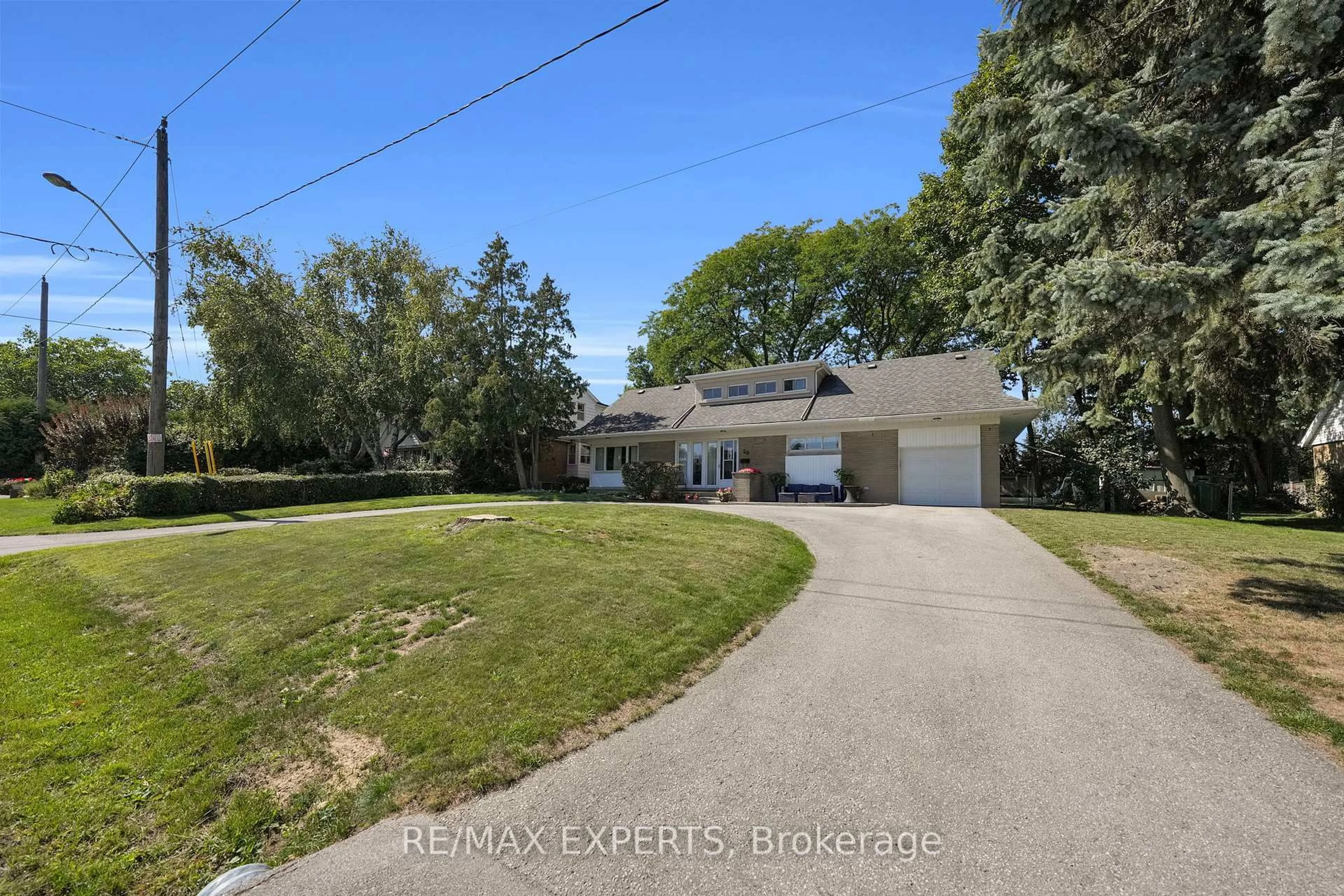 A pic from outside/outdoor area/front of a property/back of a property/a pic from drone, street for 20 Havenridge Dr, Toronto Ontario M9P 3M4